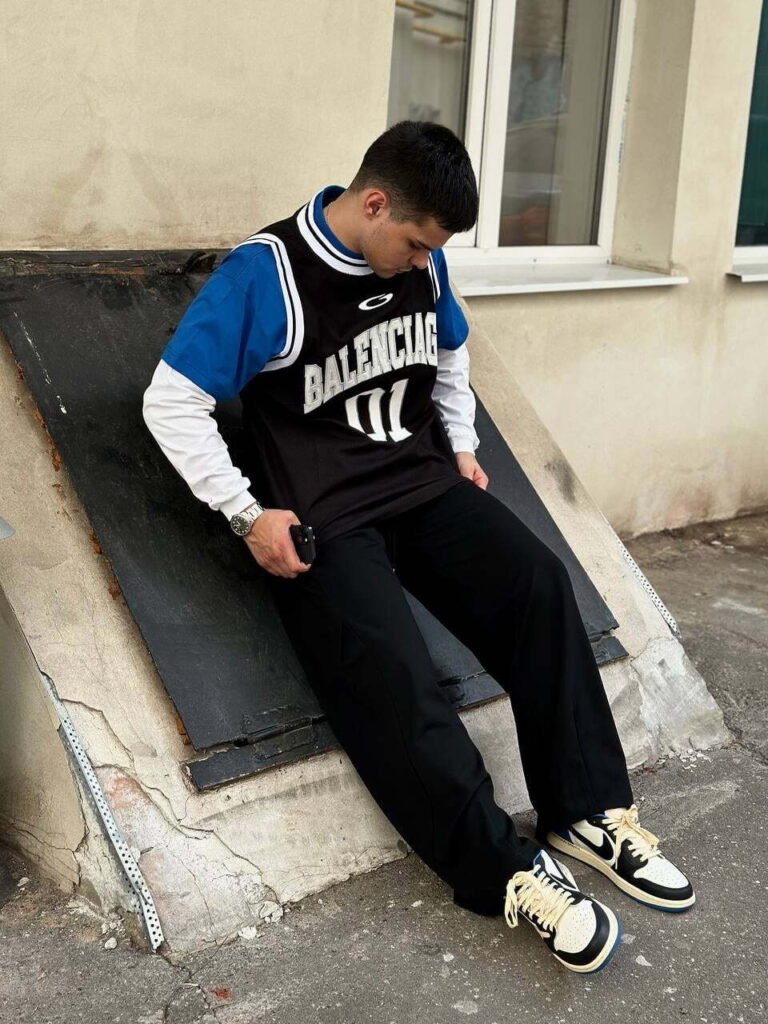 Кофта Balenciaga