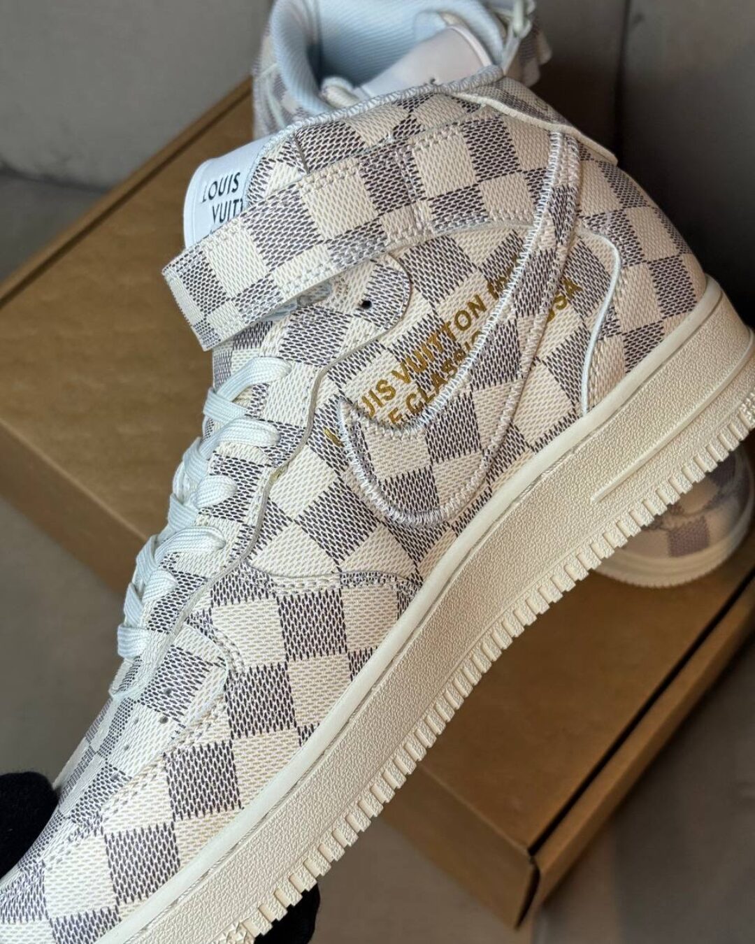 Кроссовки Nike Louis Vuitton x Air Force 1 Mid 'Graffiti'