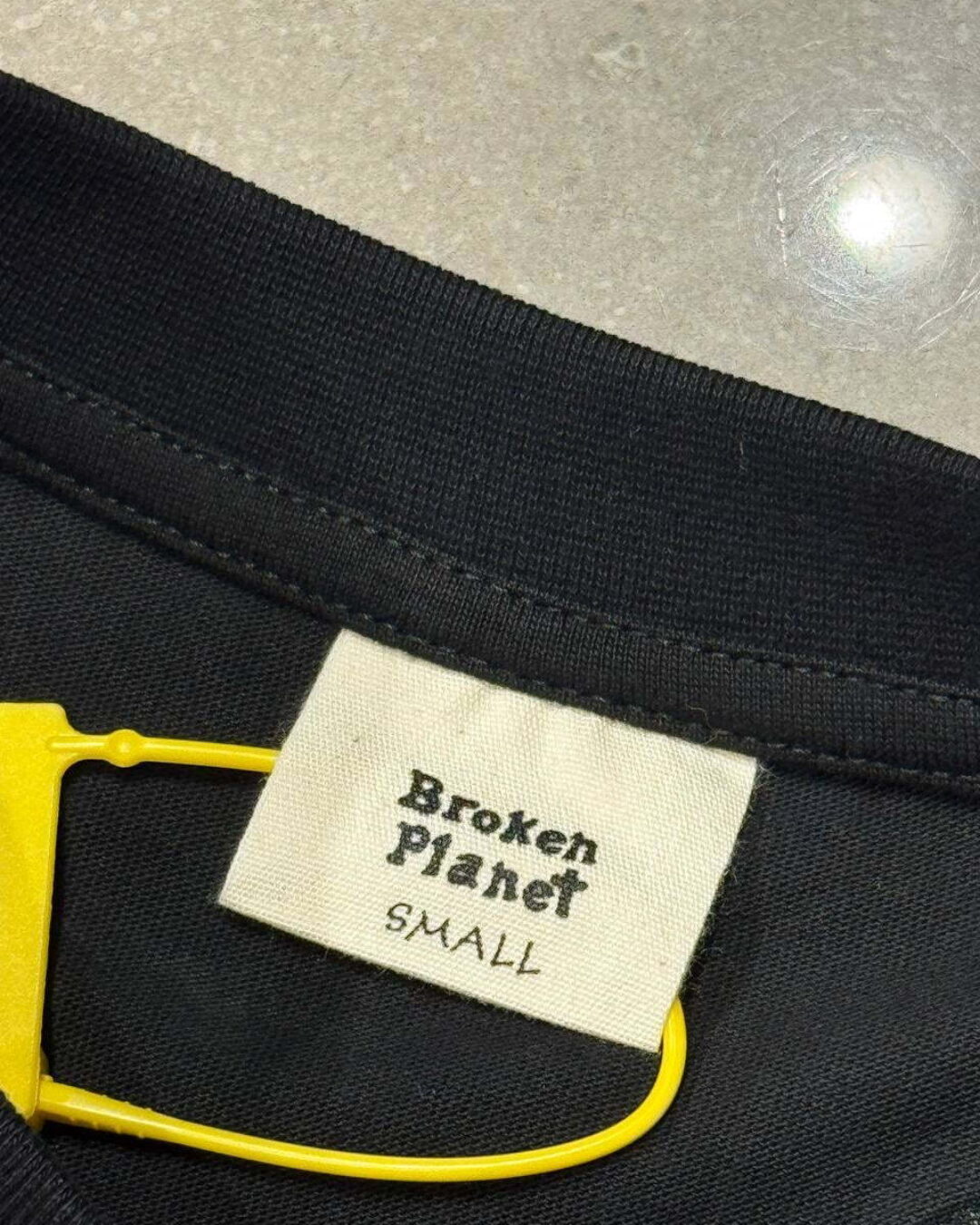 Футболка Broken Planet