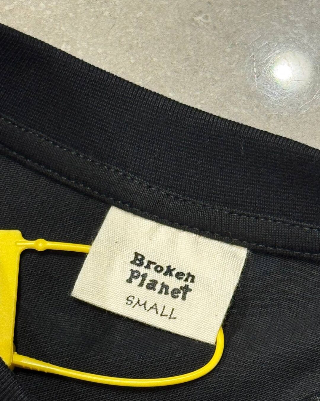 Футболка Broken Planet