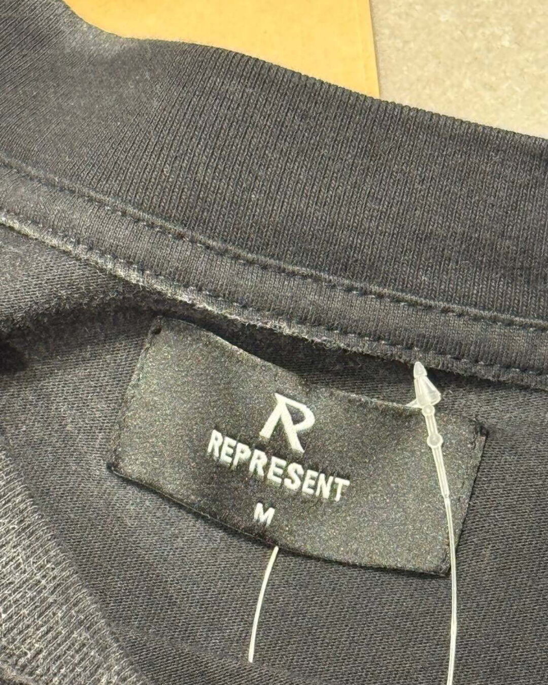 Футболка Represent