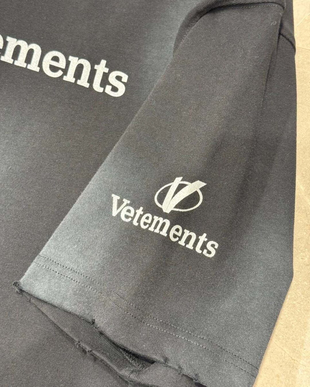 Футболка Vetements Logo — фото 9