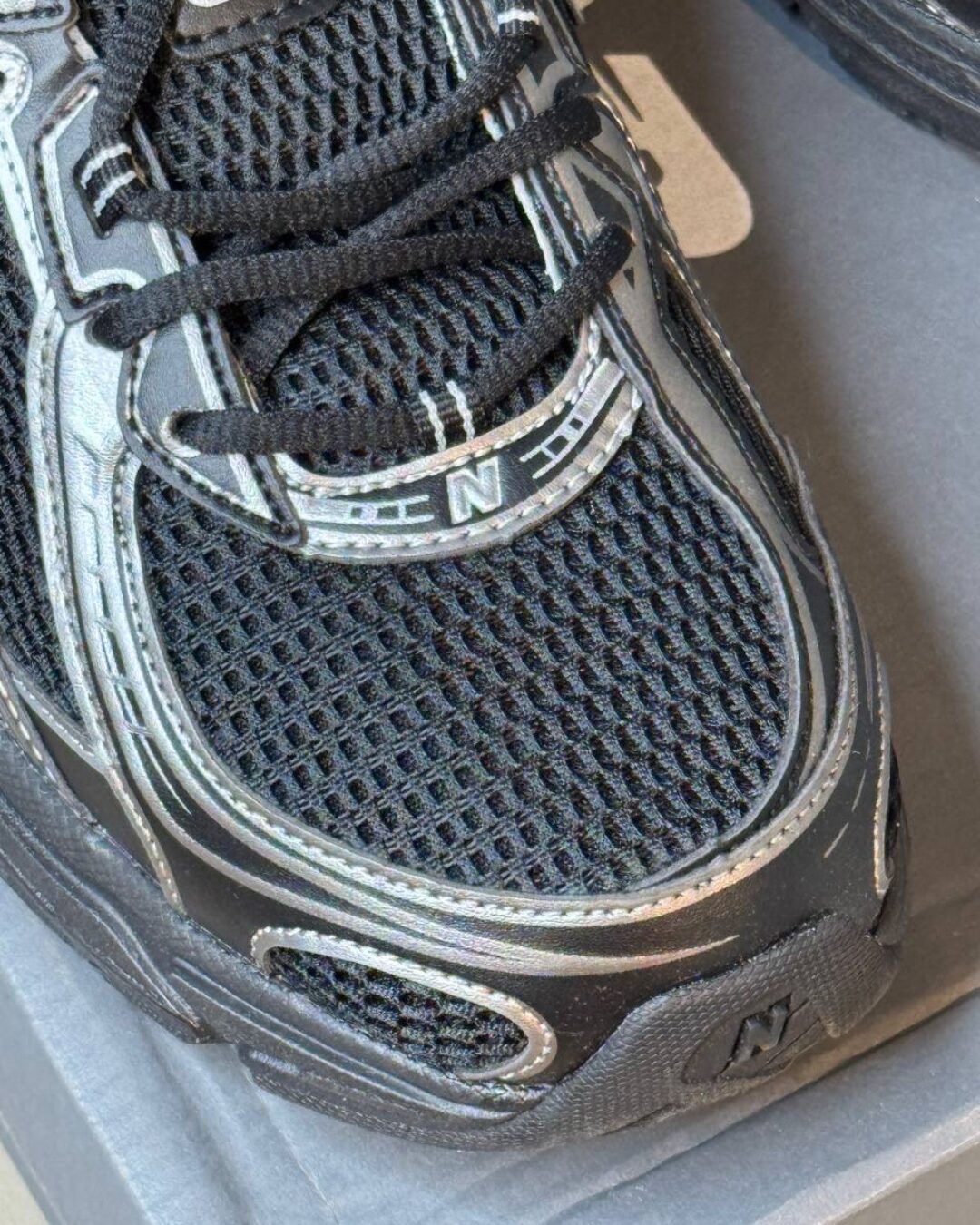 Кроссовки New Balance 740v2 Black Silver Metallic