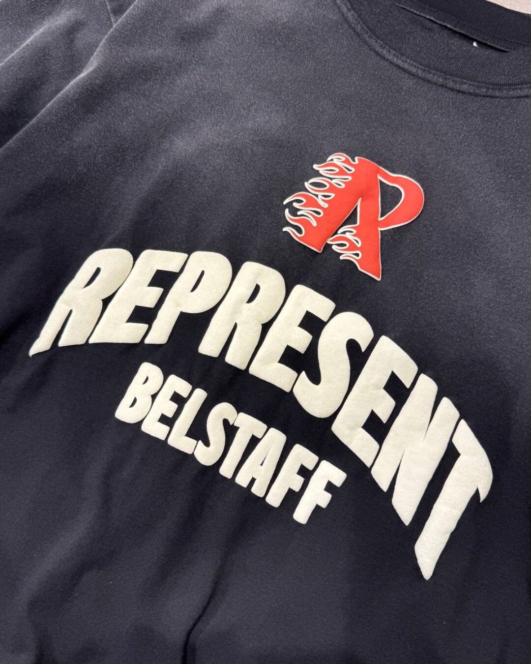 Футболка Represent