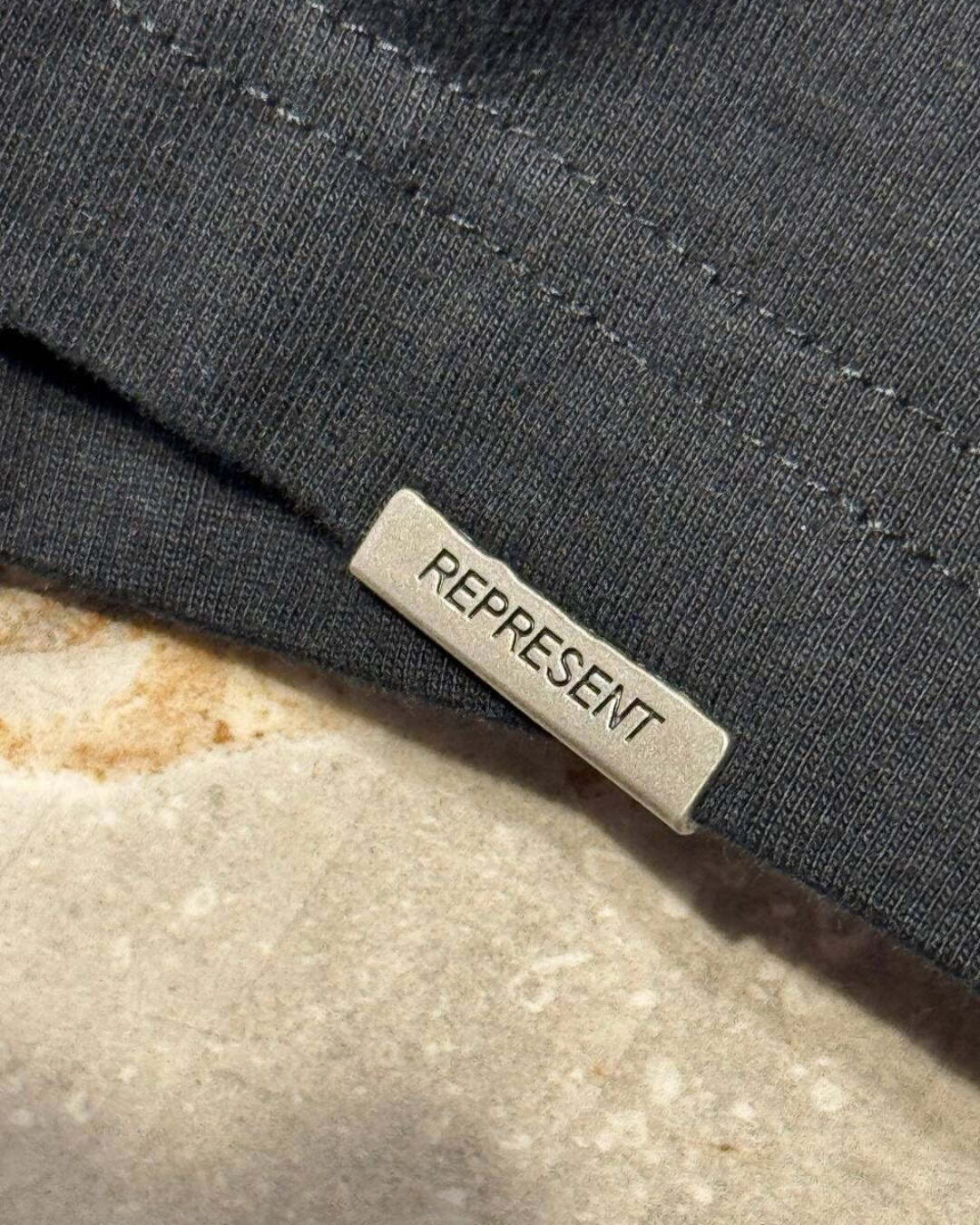 Футболка Represent