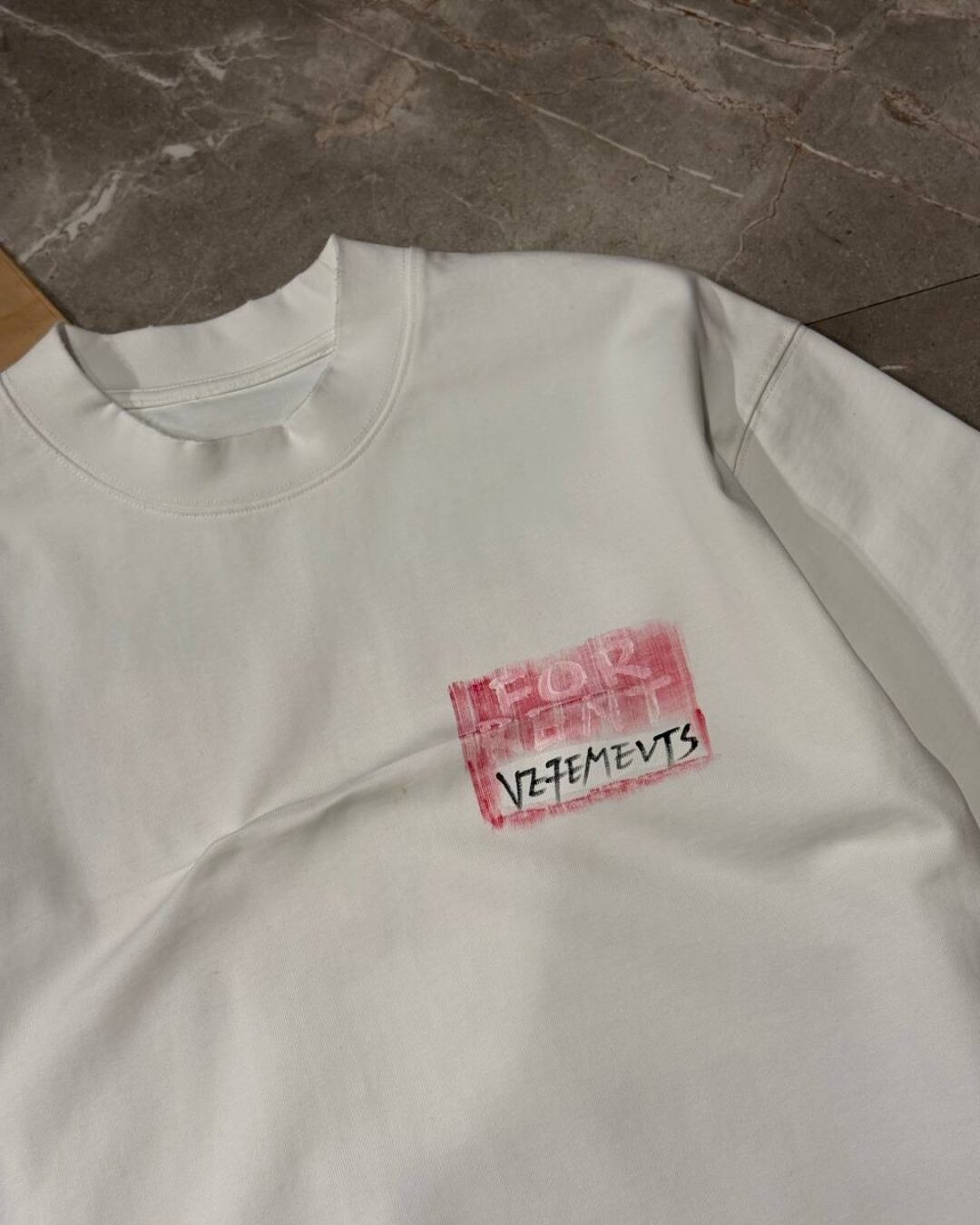 Футболка Vetements For Rent