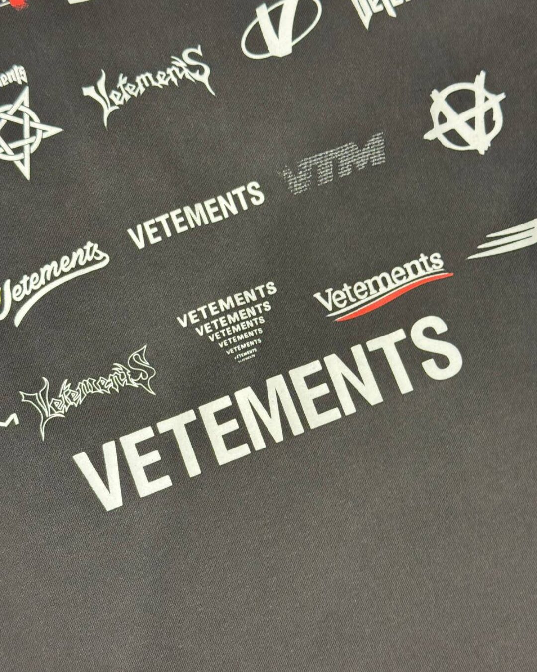 Футболка Vetements Logos