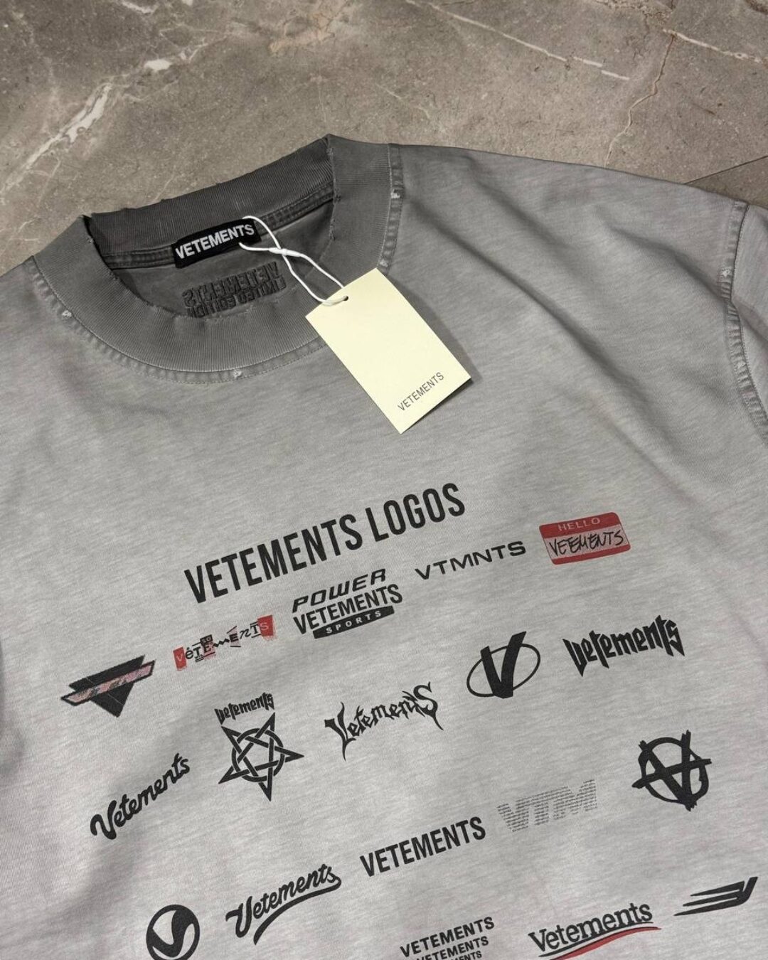 Футболка Vetements Logos