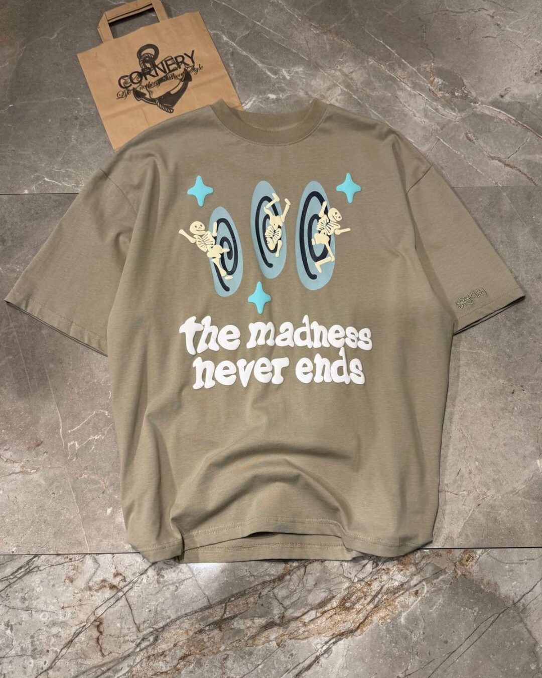 Футболка Broken Planet