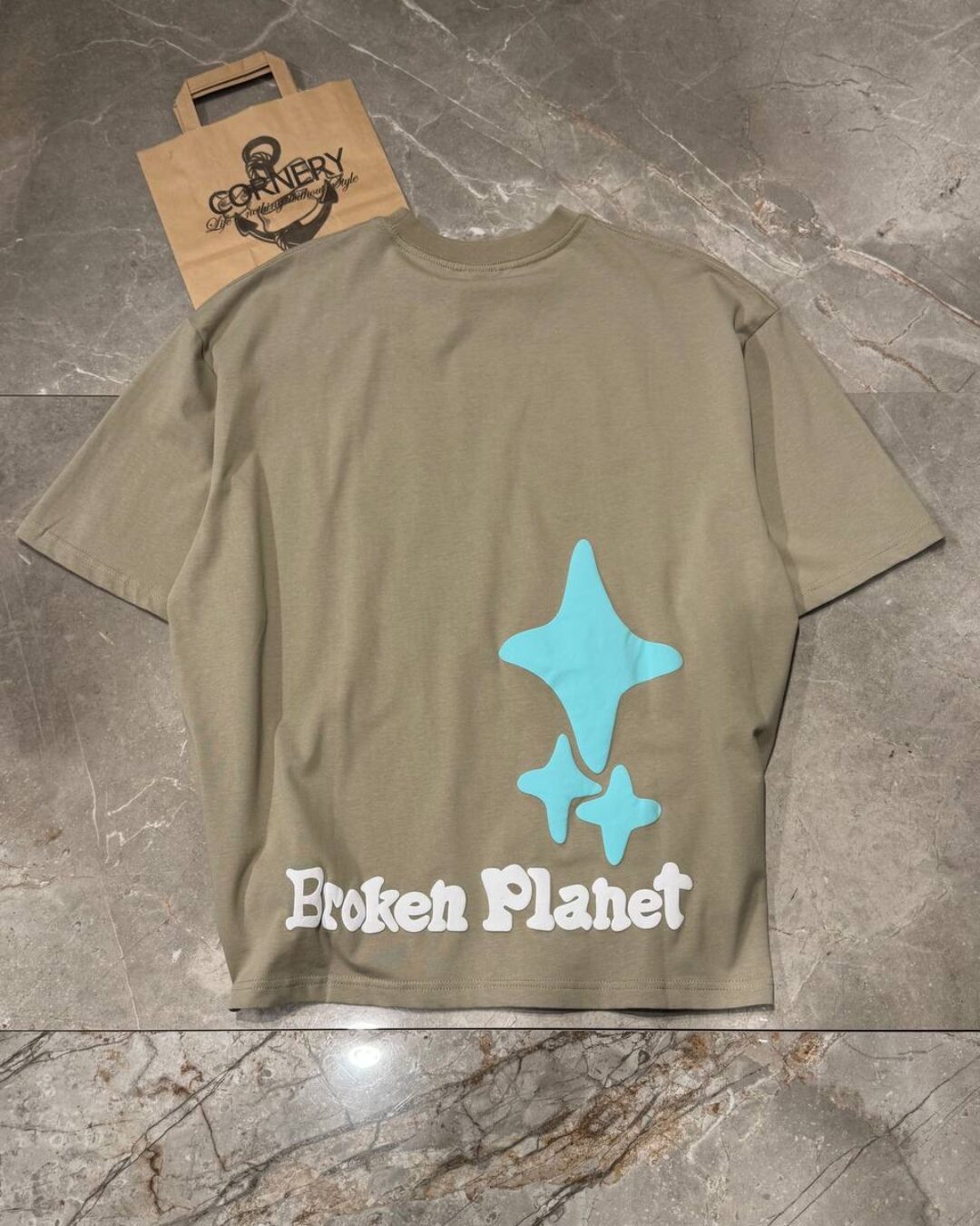 Футболка Broken Planet