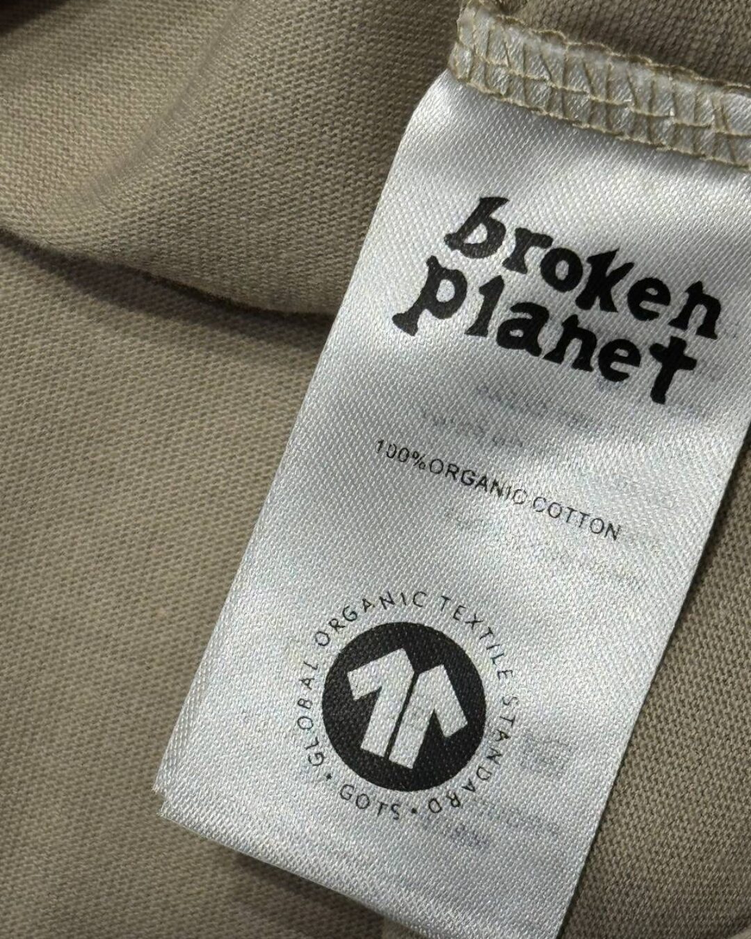 Футболка Broken Planet