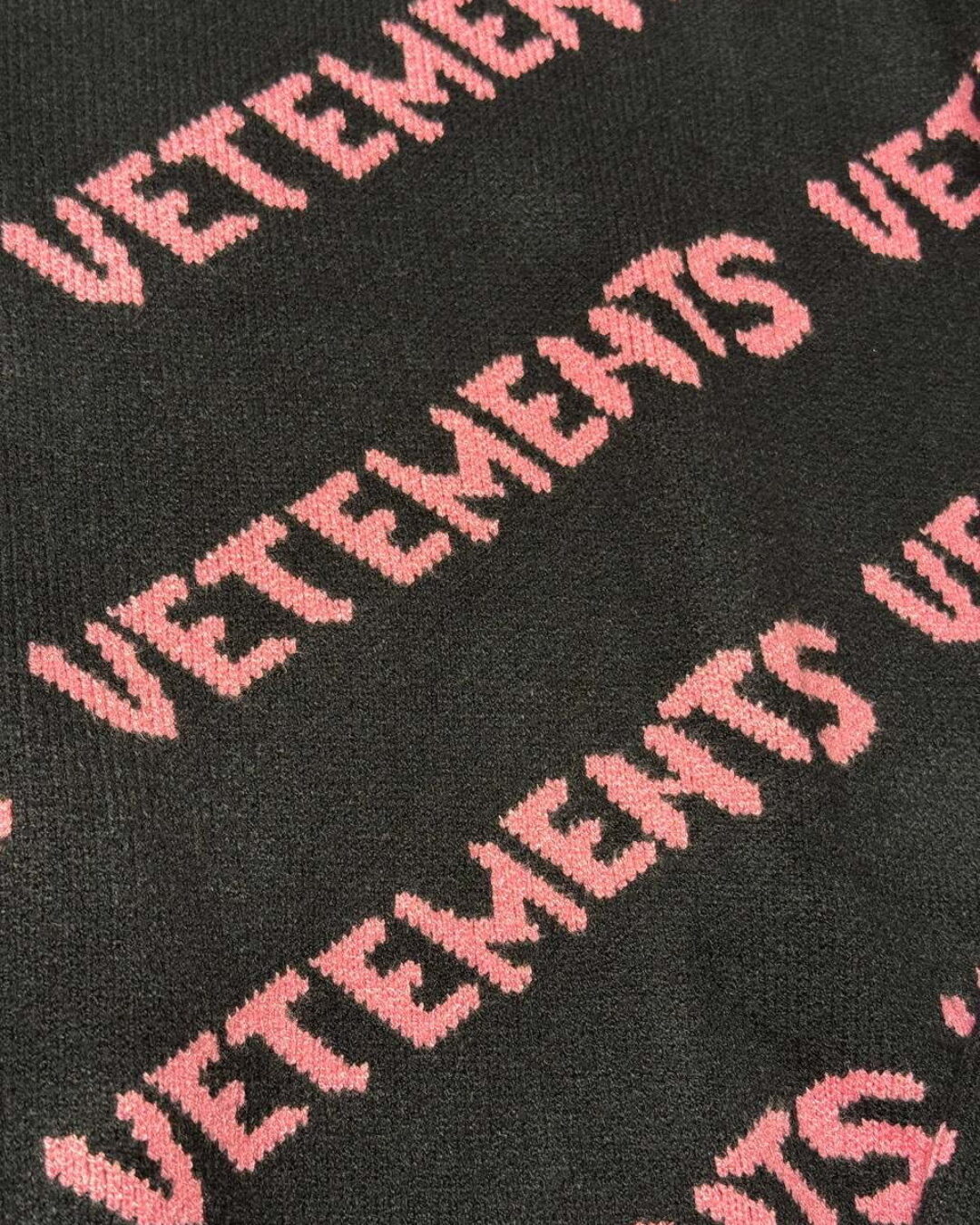Свитер Vetements