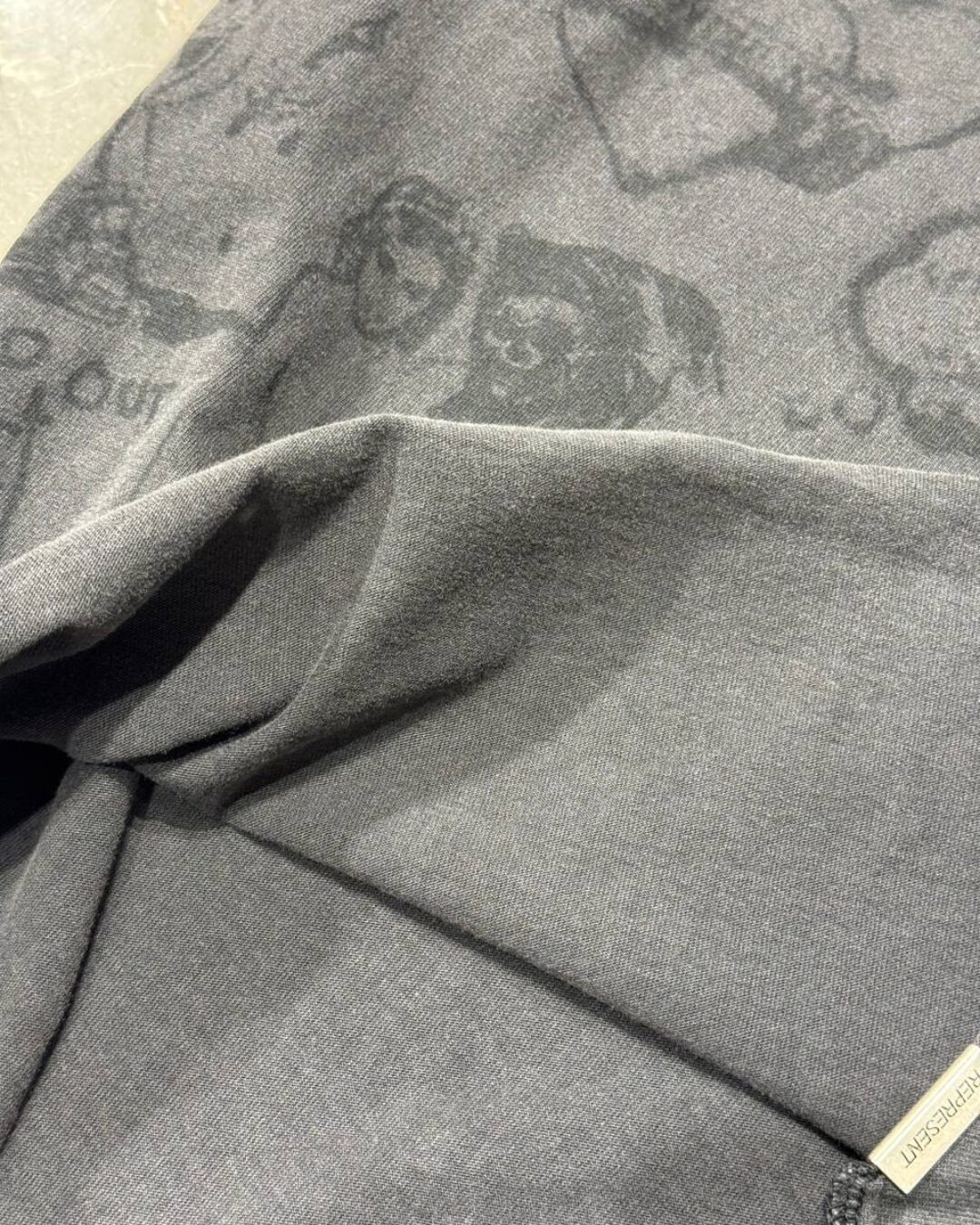 Футболка Represent