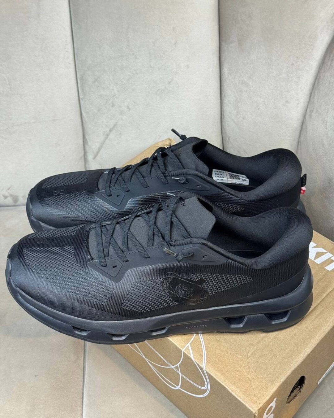 Кроссовки On x Kith