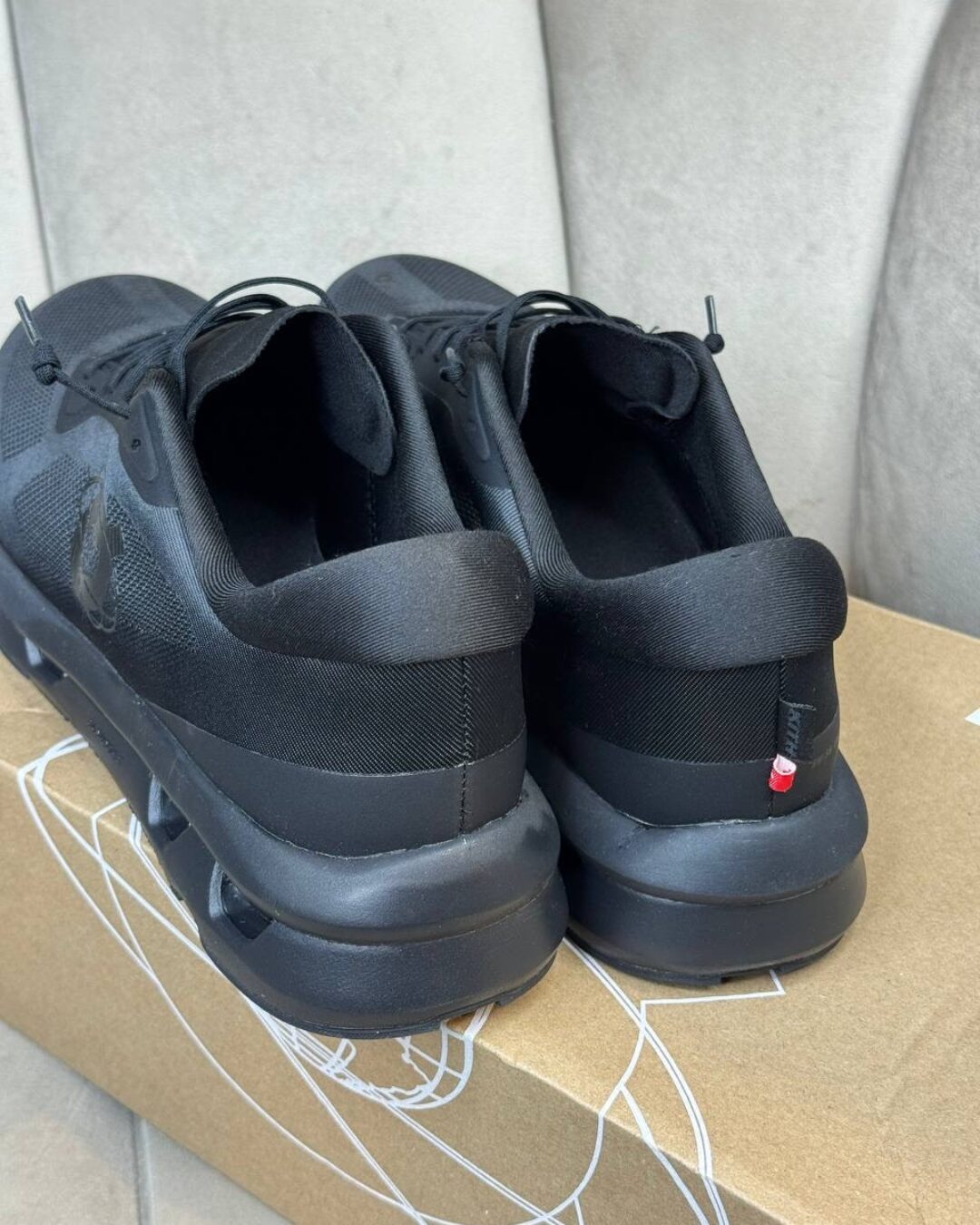 Кроссовки On x Kith