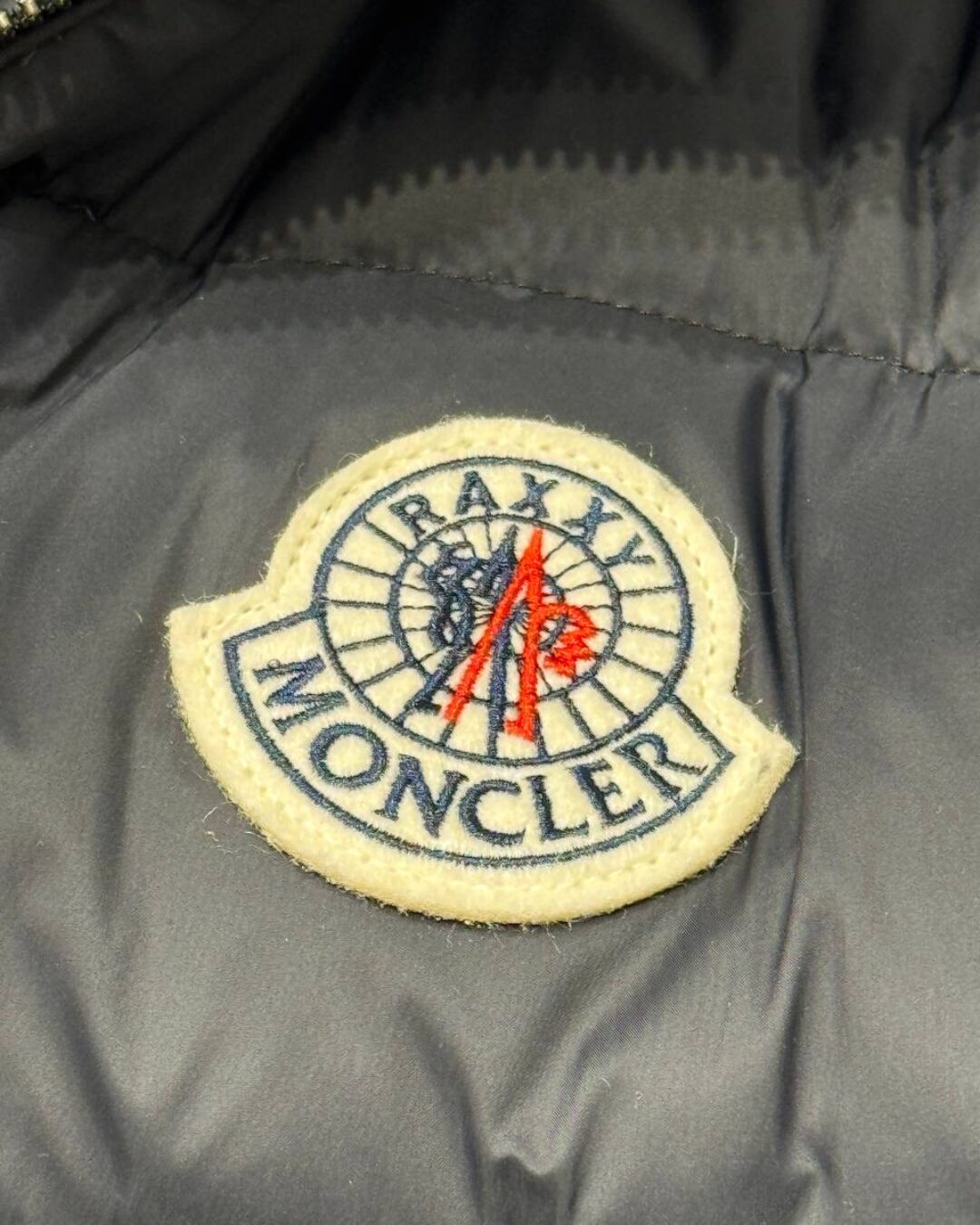 Пуховик Moncler