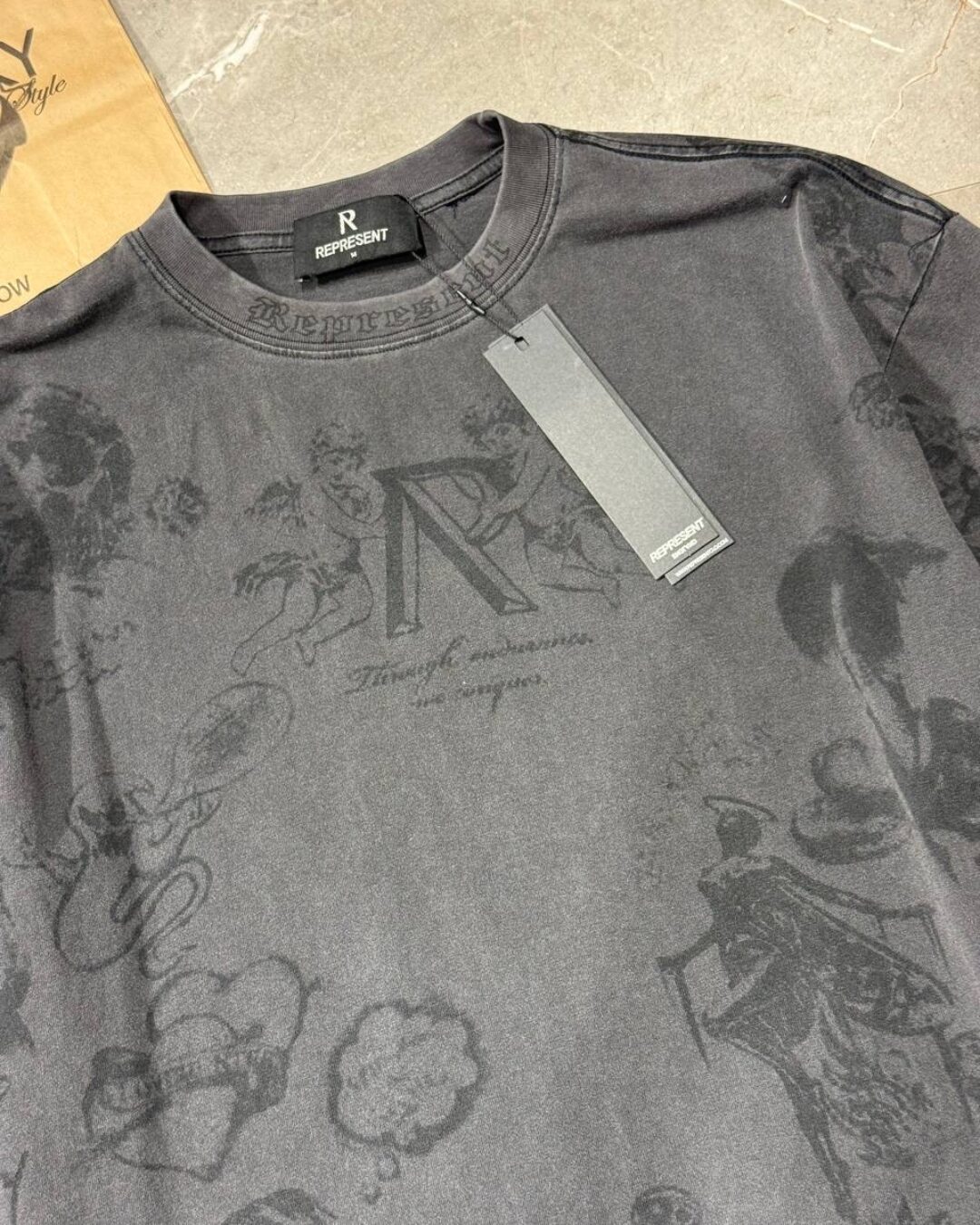 Футболка Represent