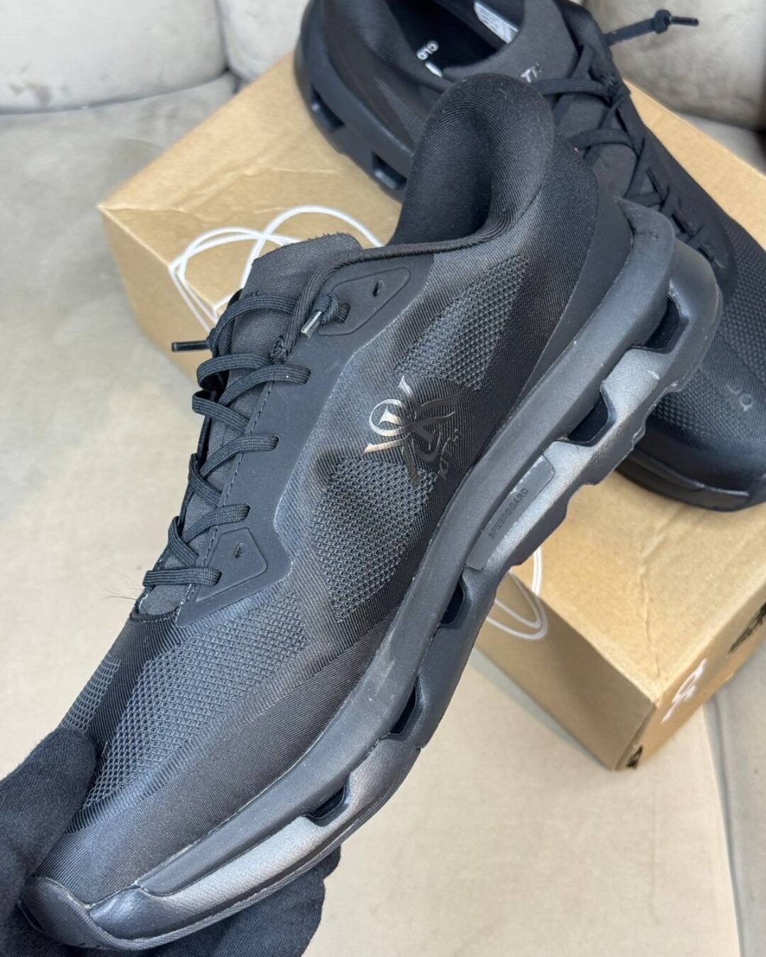 Кроссовки On x Kith