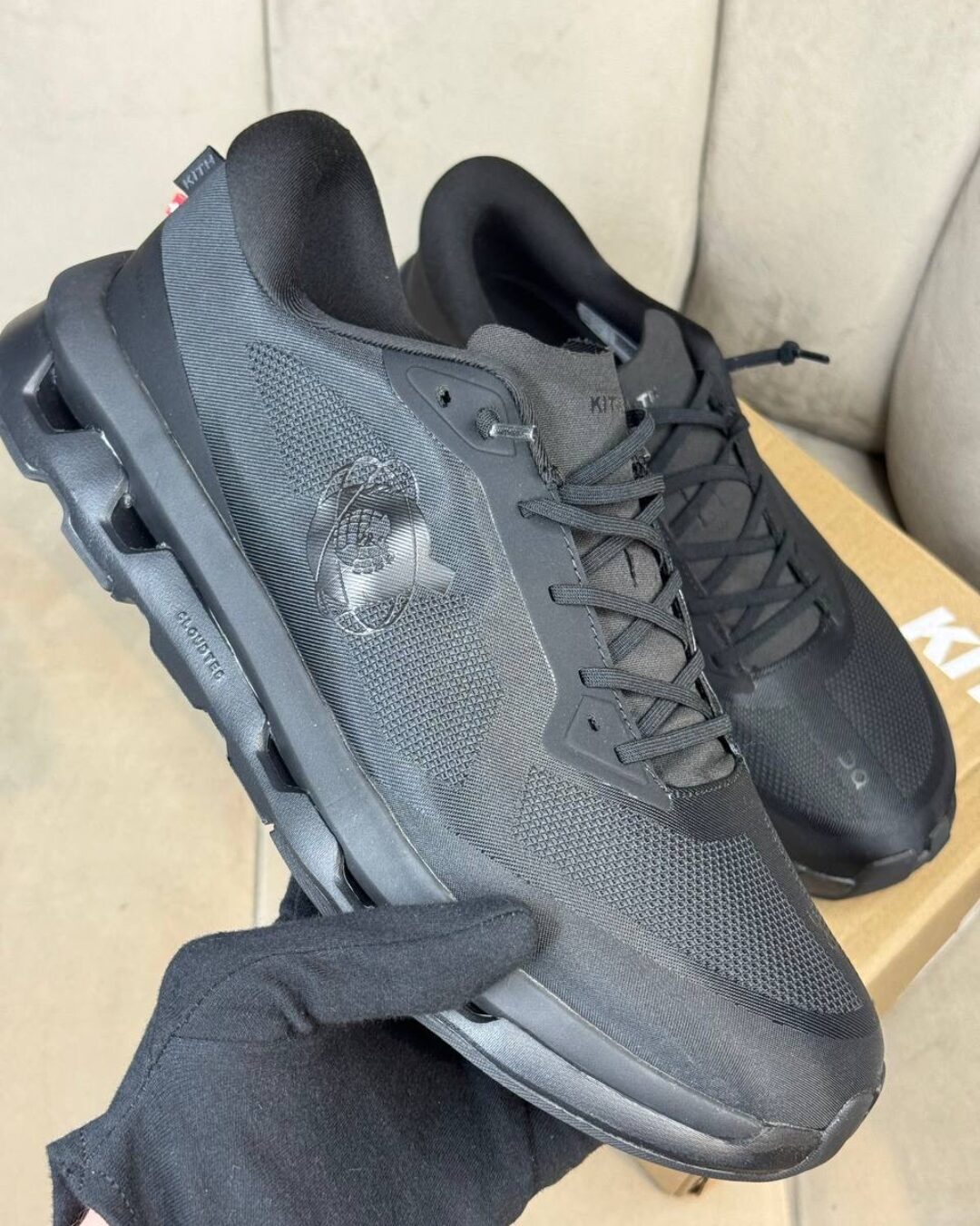 Кроссовки On x Kith