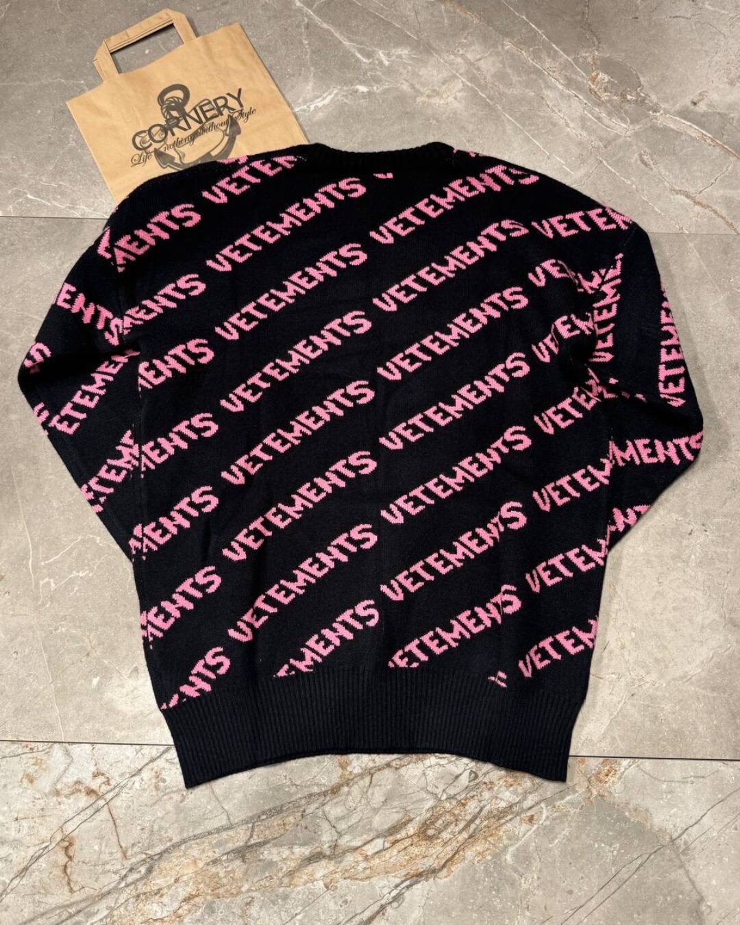 Свитер Vetements