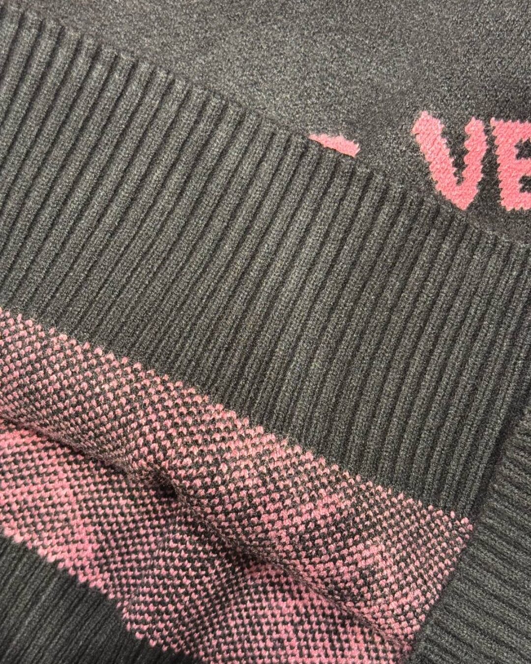 Свитер Vetements