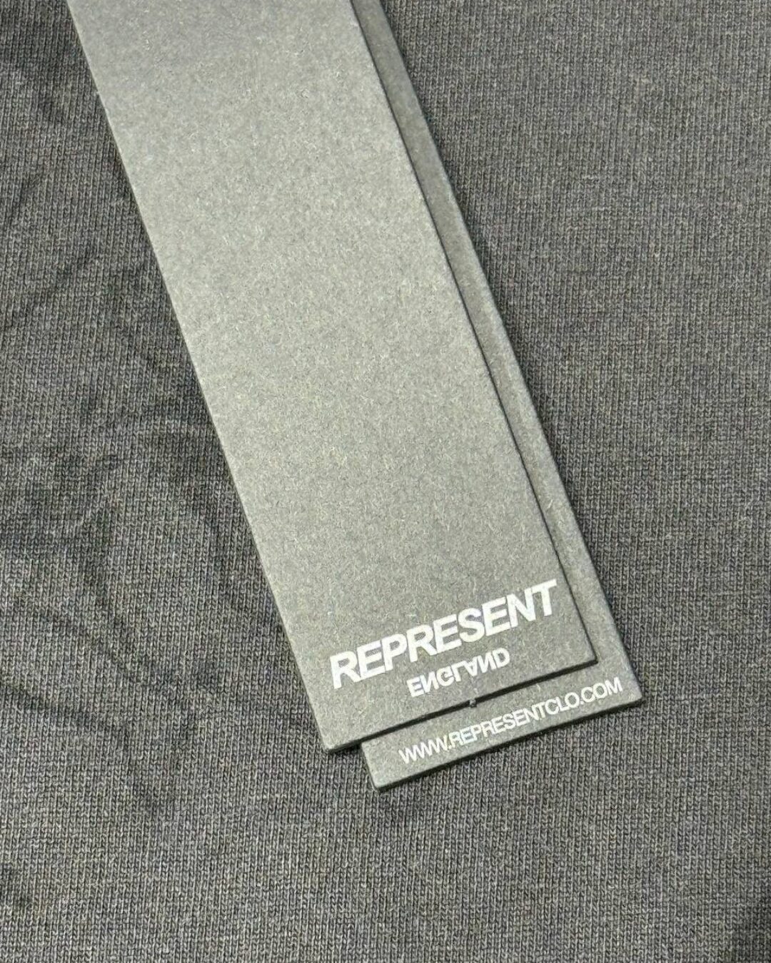 Футболка Represent