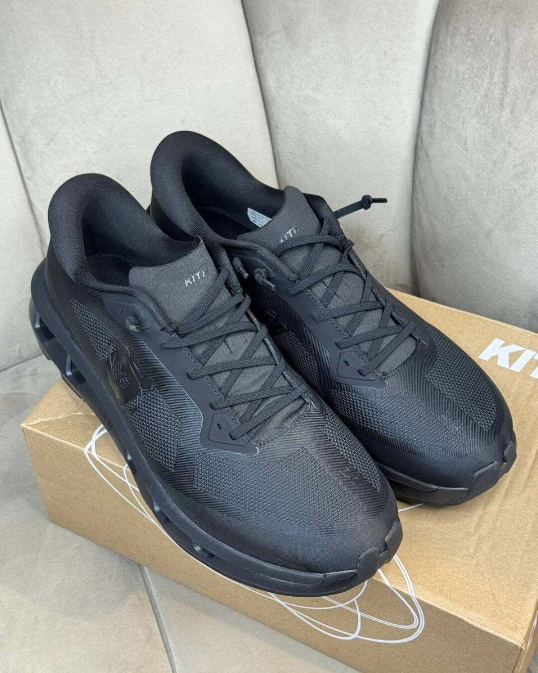 Кроссовки On x Kith
