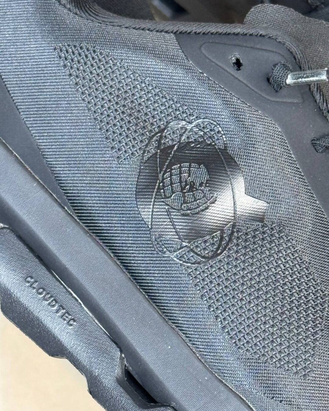 Кроссовки On x Kith