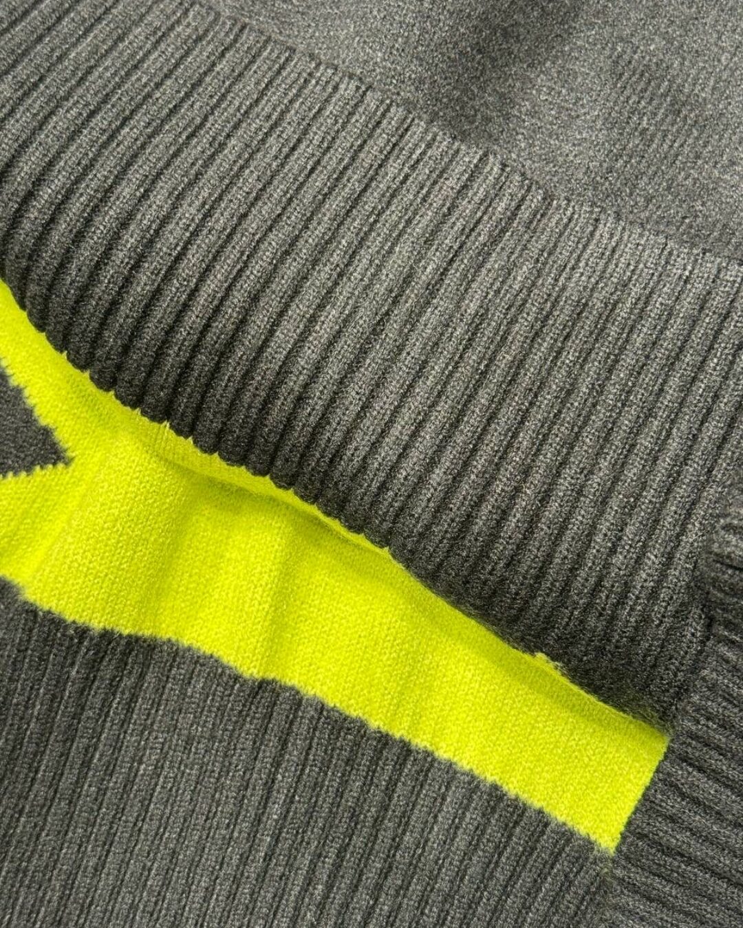 Свитер Vetements