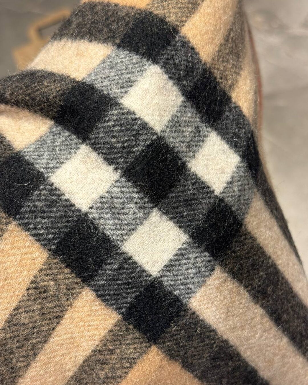 Шарф-пончо Burberry