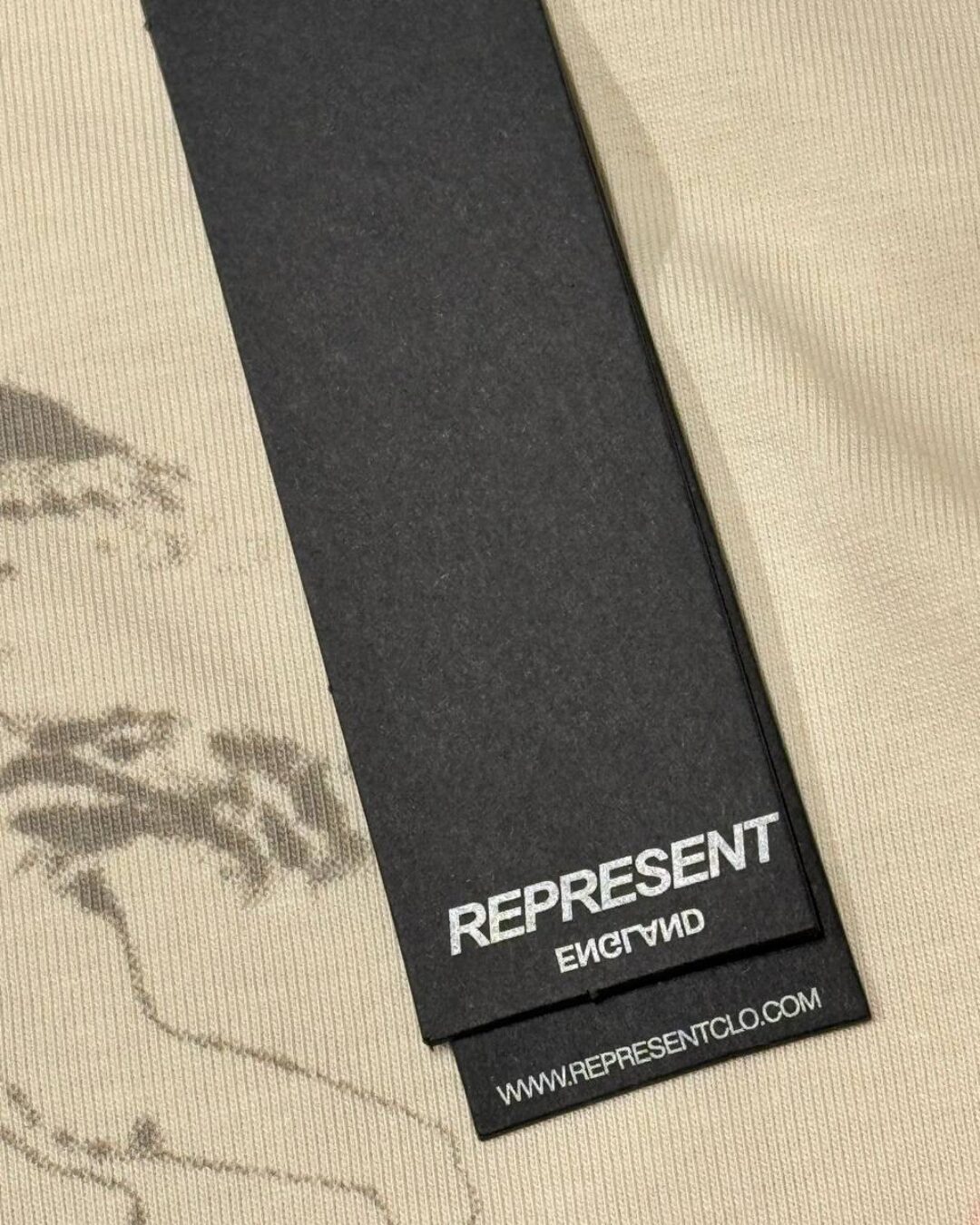 Футболка Represent