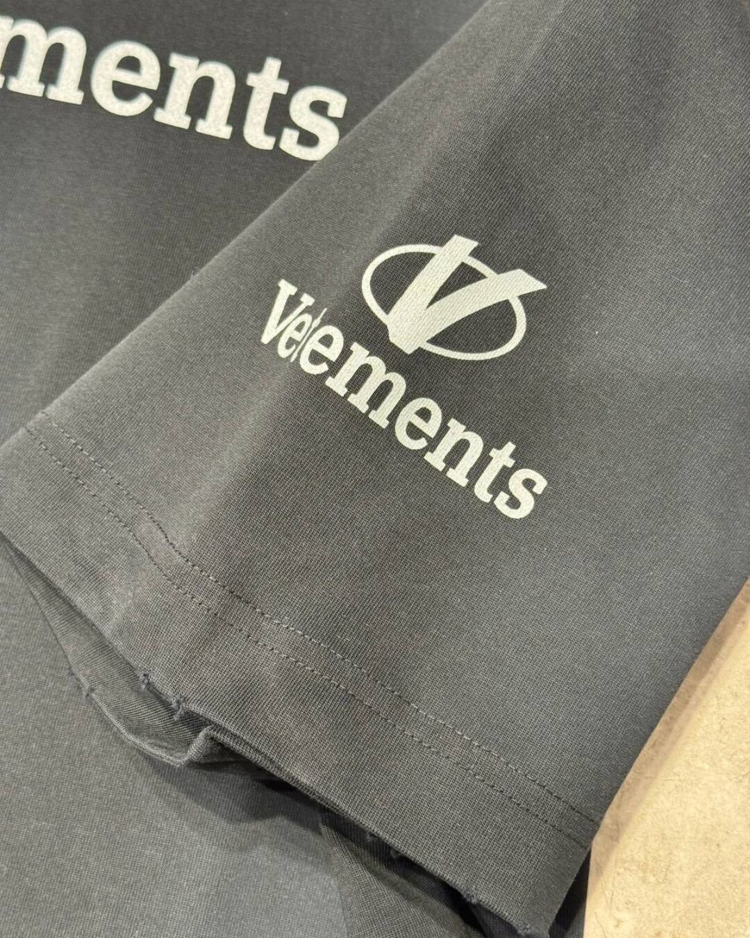 Футболка Vetements