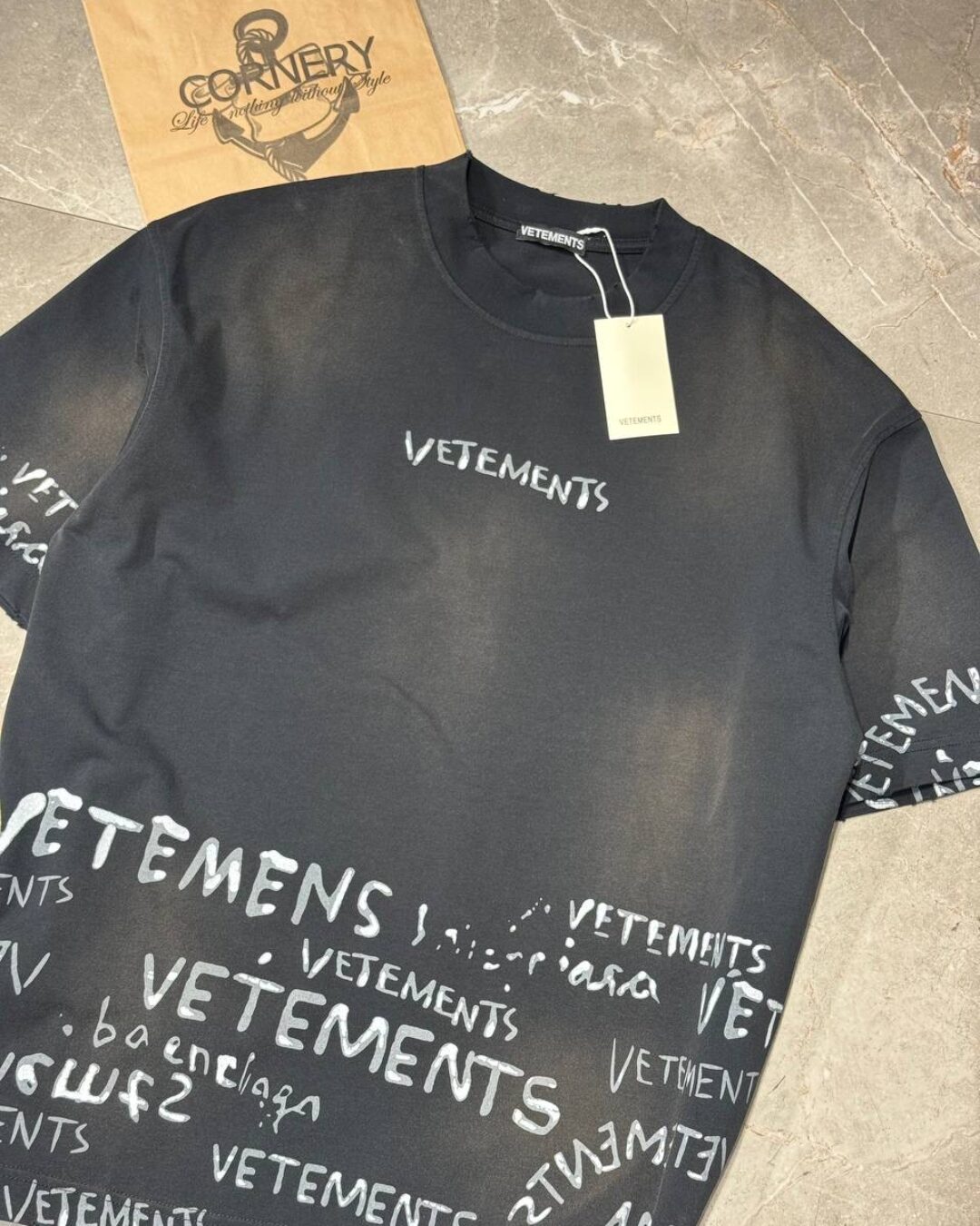 Футболка Vetements Shalk