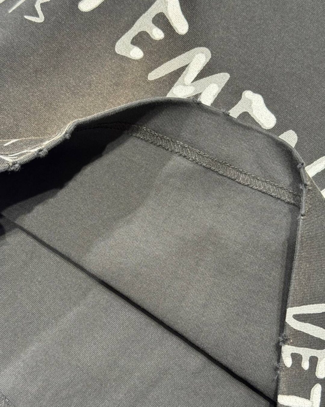 Футболка Vetements Shalk