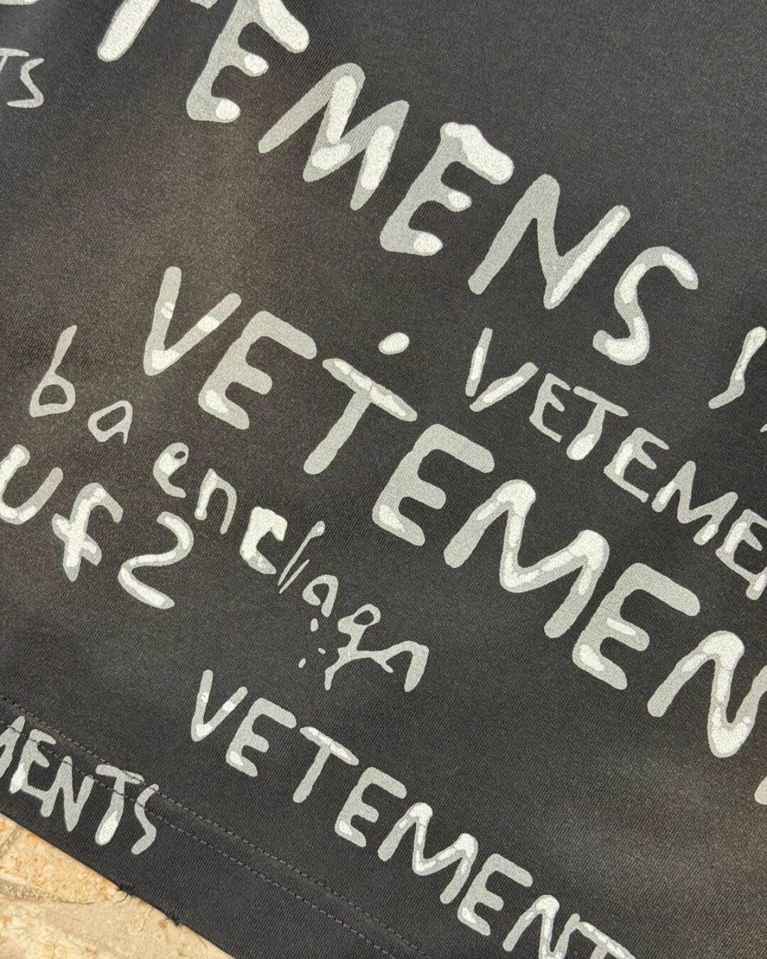 Футболка Vetements Shalk