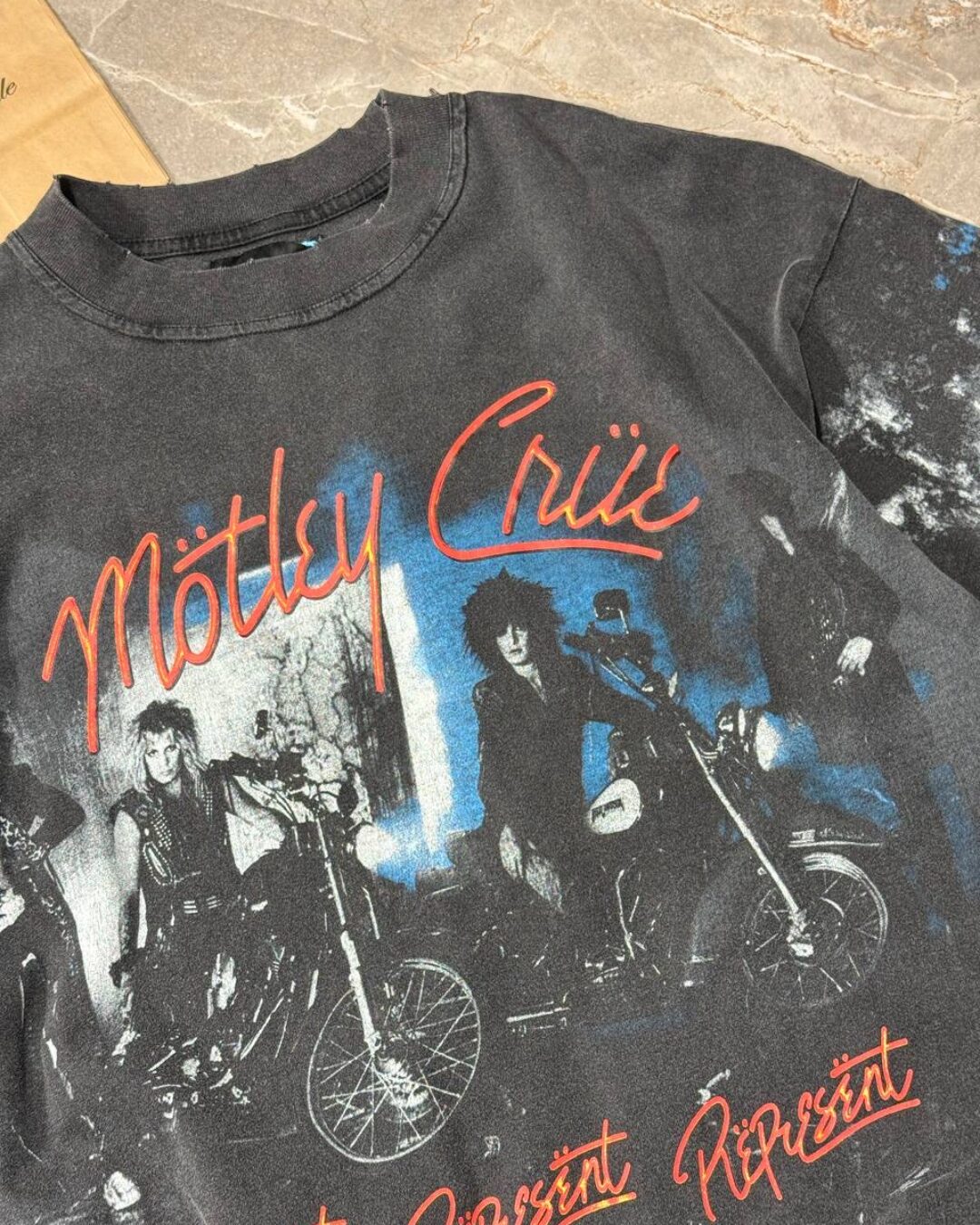 Футболка Represent