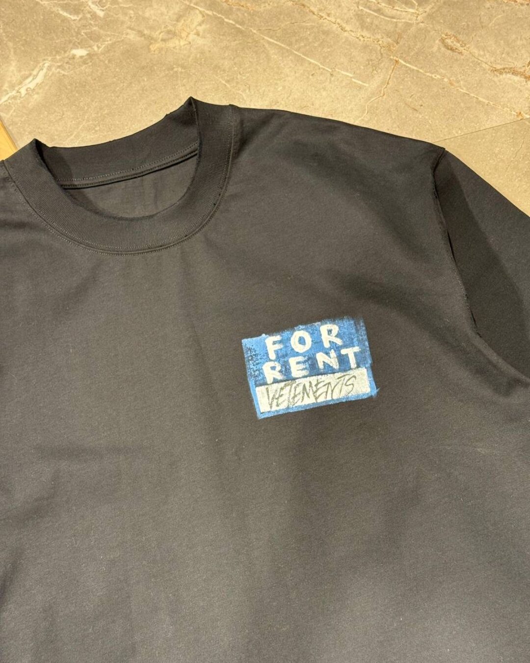 Футболка Vetements For Rent