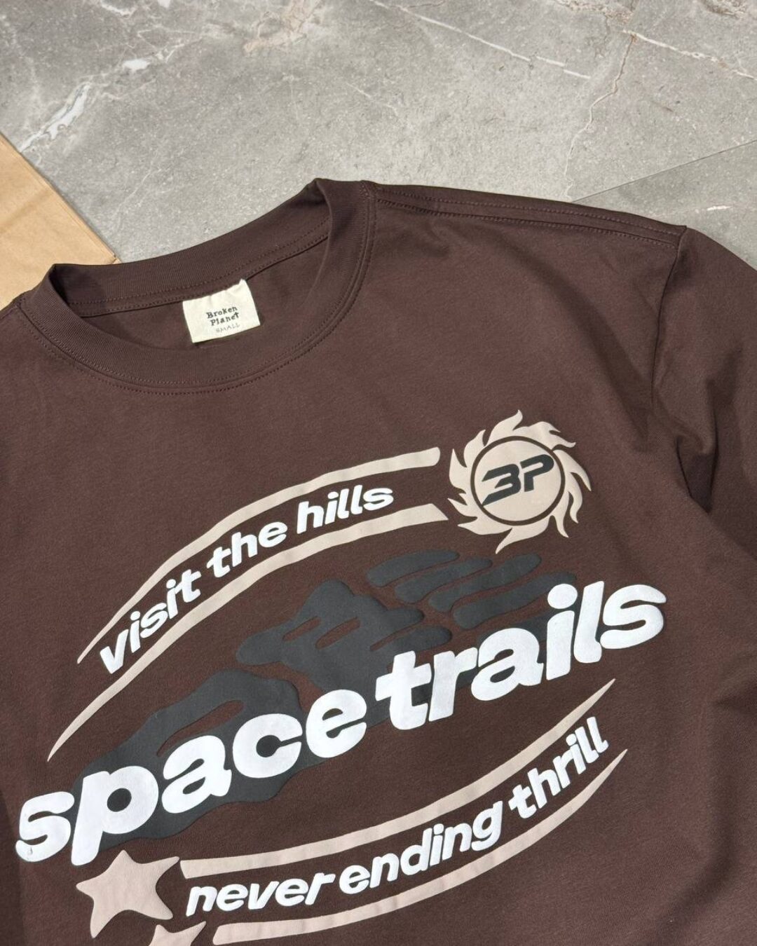 Футболка Broken Planet