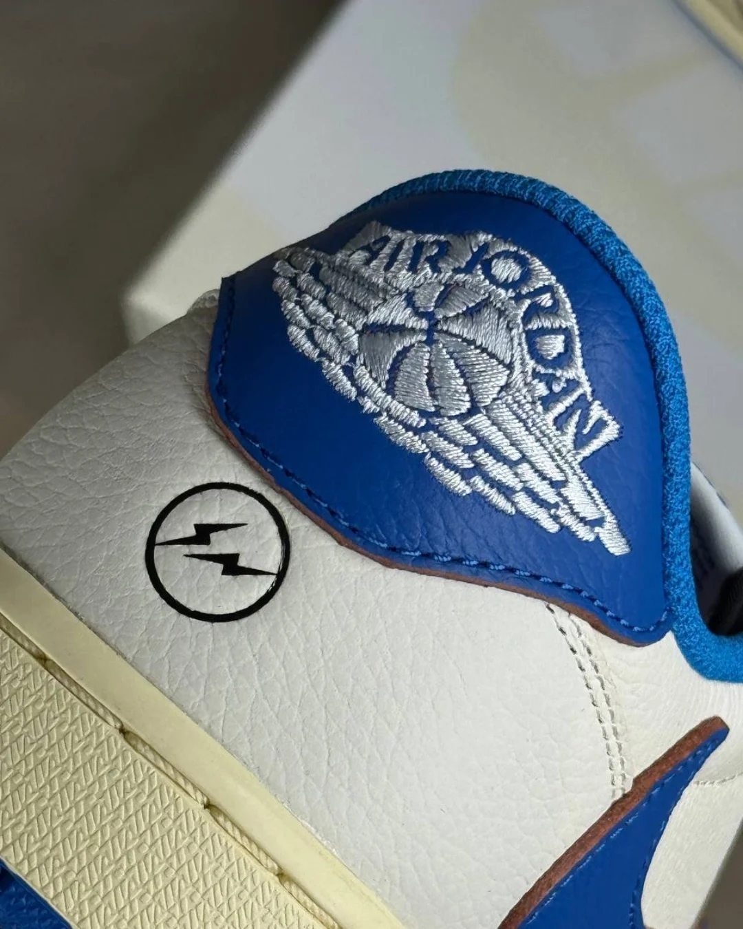 Кеды Fragment Design x Travis Scott x Air Jordan 1 Retro Low S Military Blue — фото 9