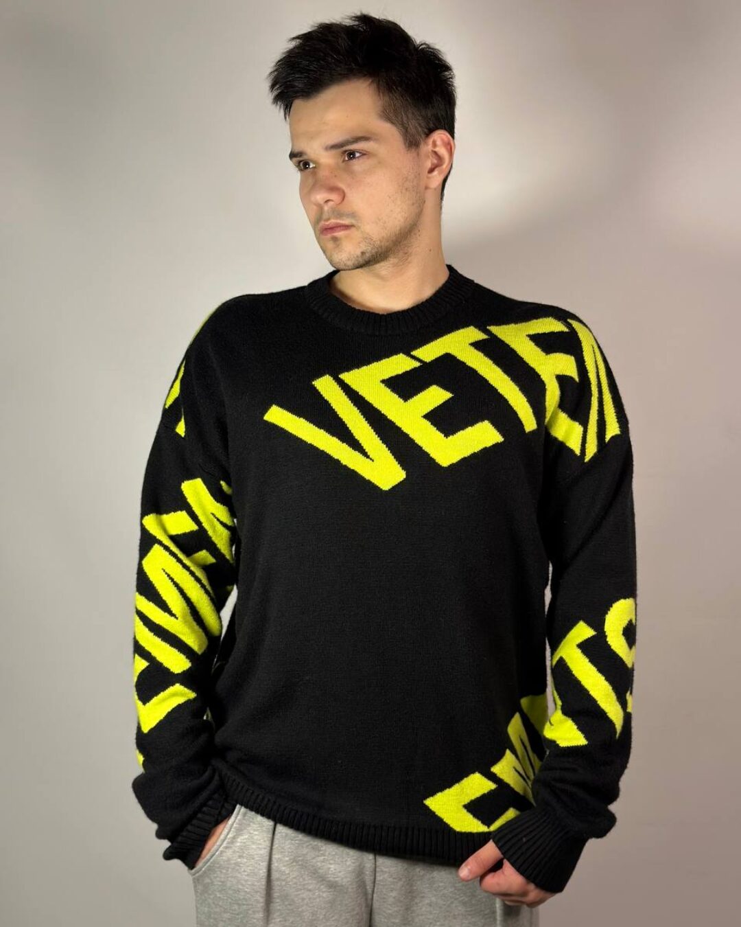 Свитер Vetements