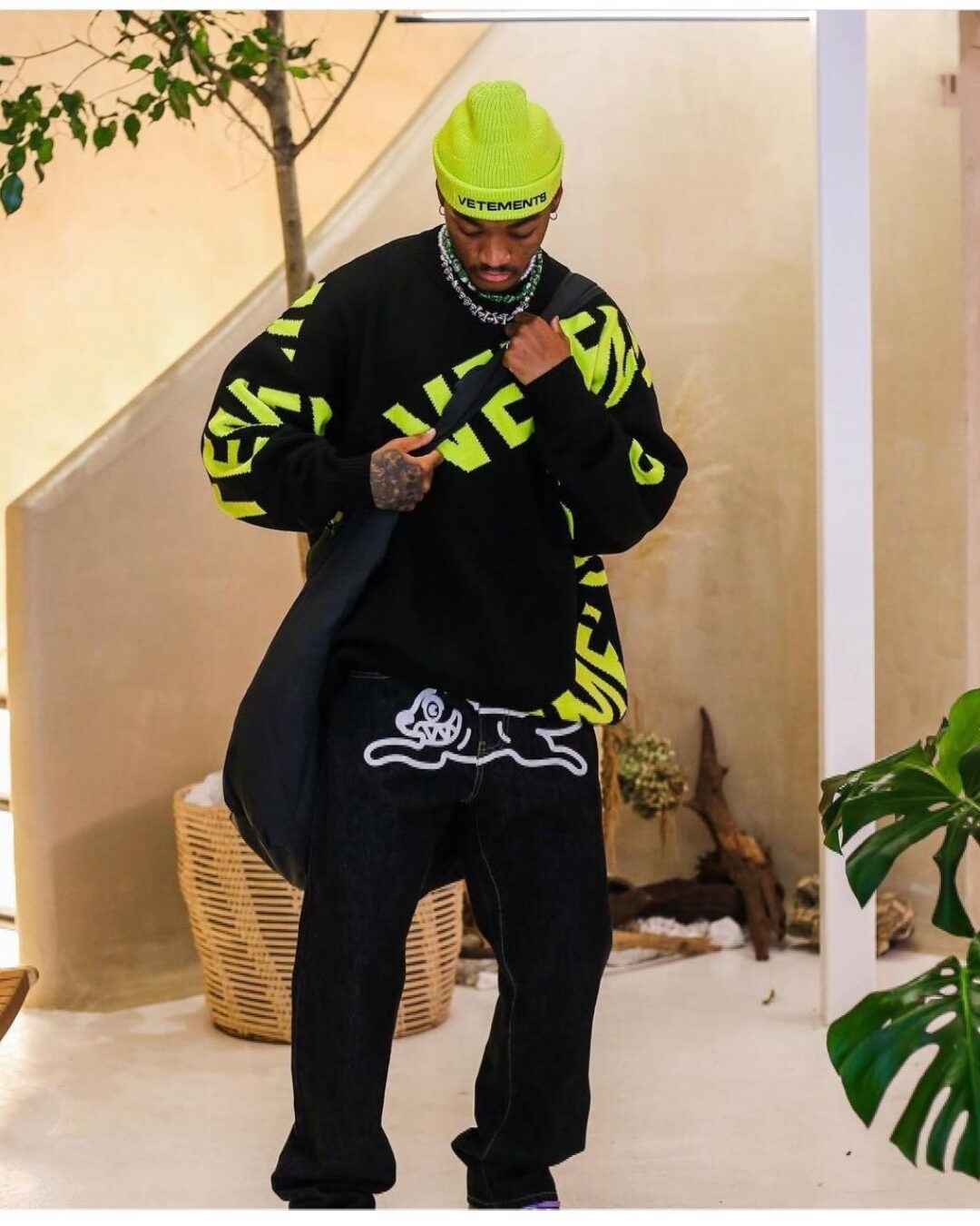 Свитер Vetements