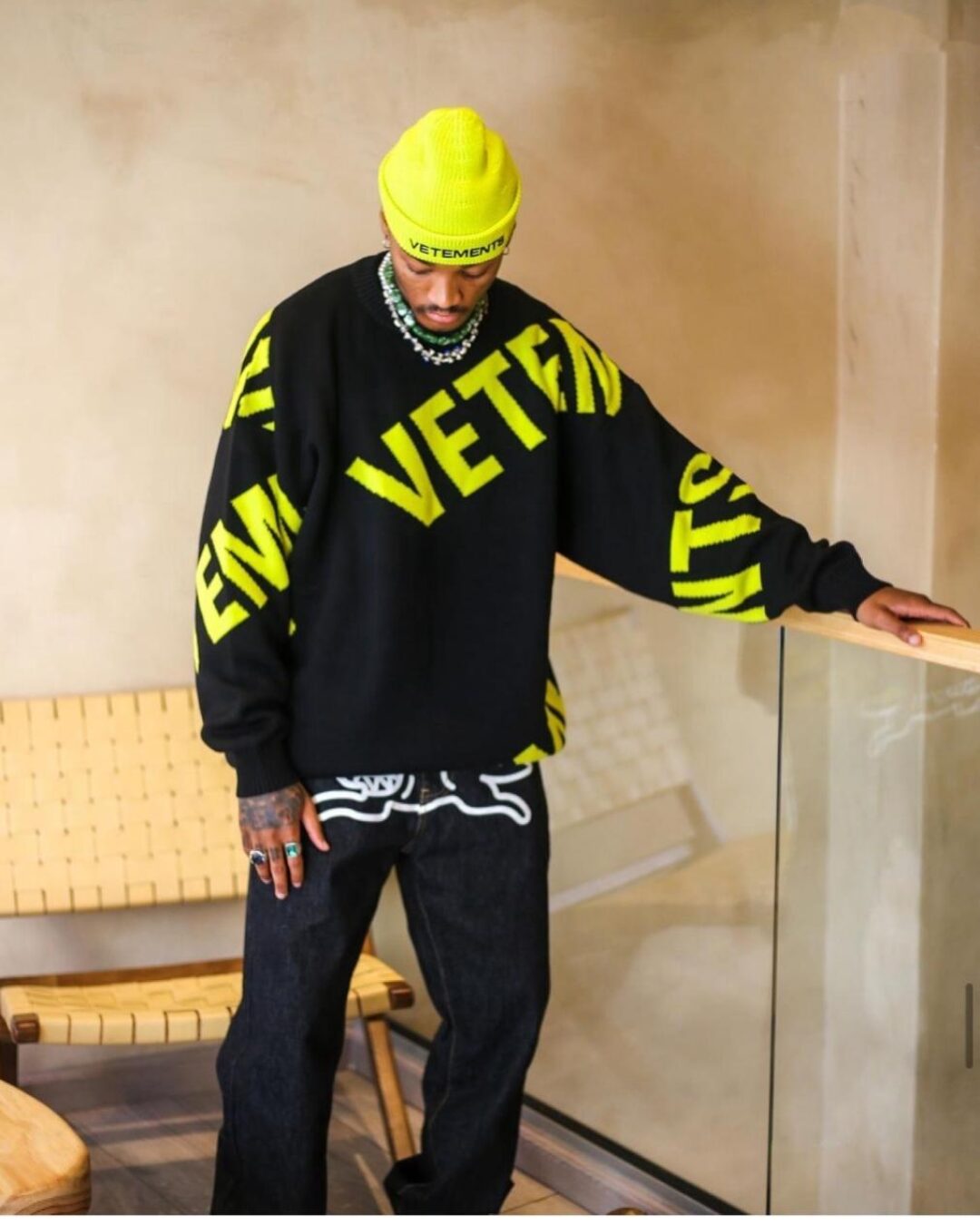 Свитер Vetements