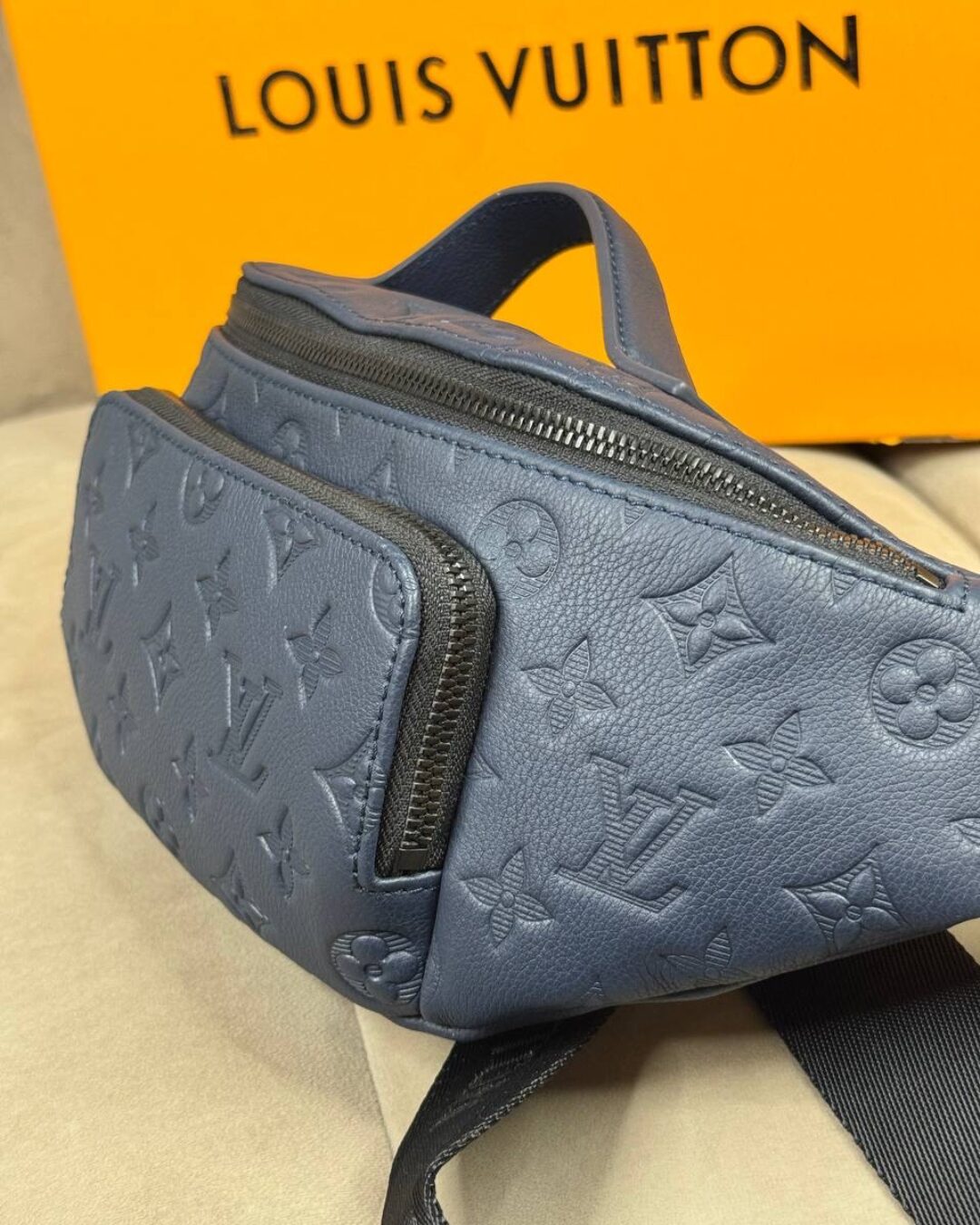 Сумка Louis Vuitton Rush
