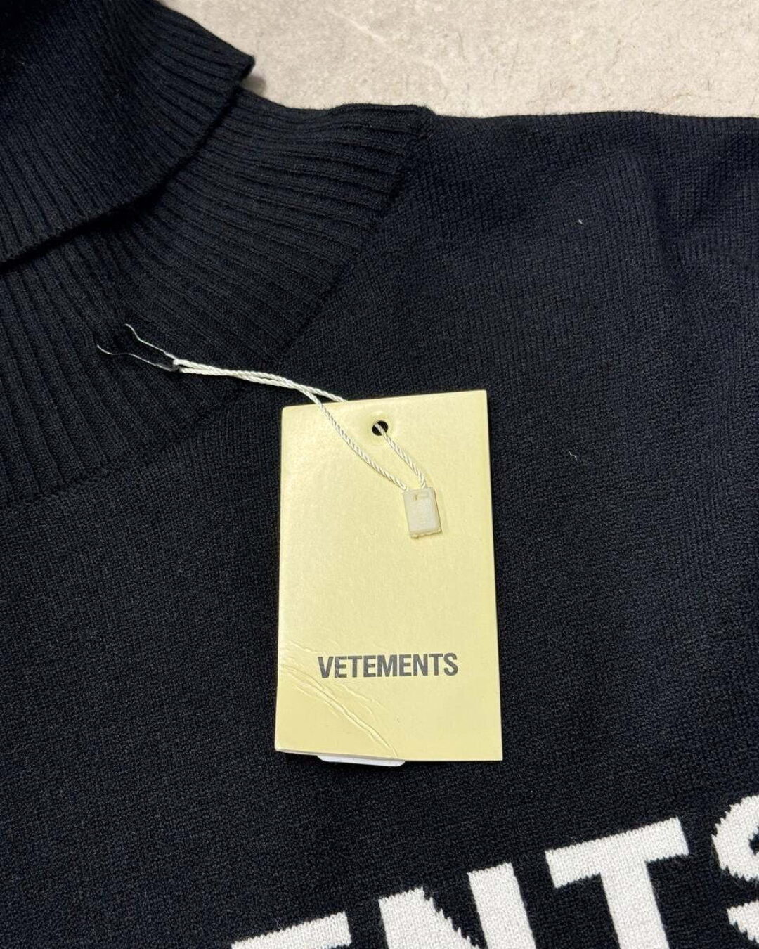 Свитер Vetements