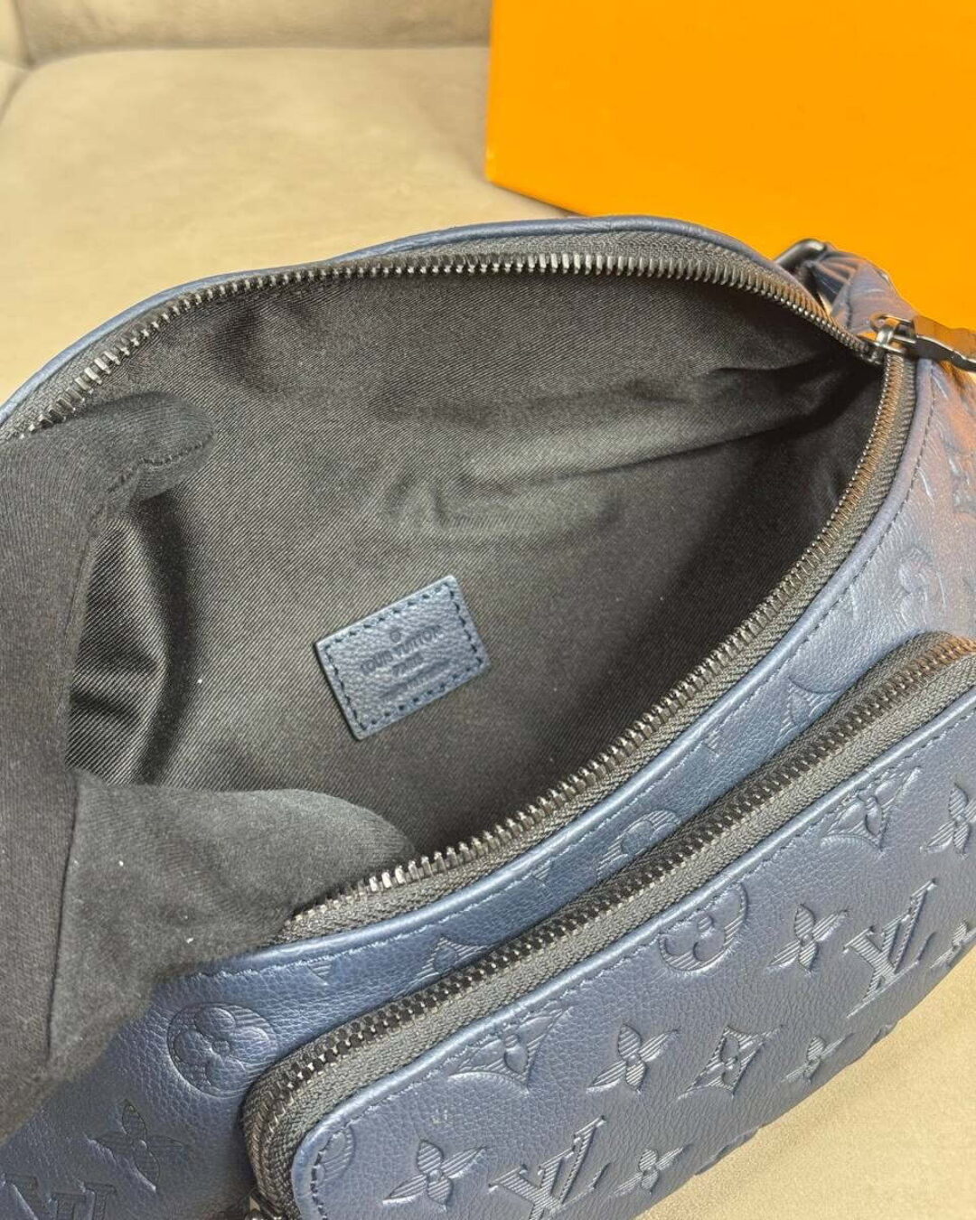 Сумка Louis Vuitton Rush