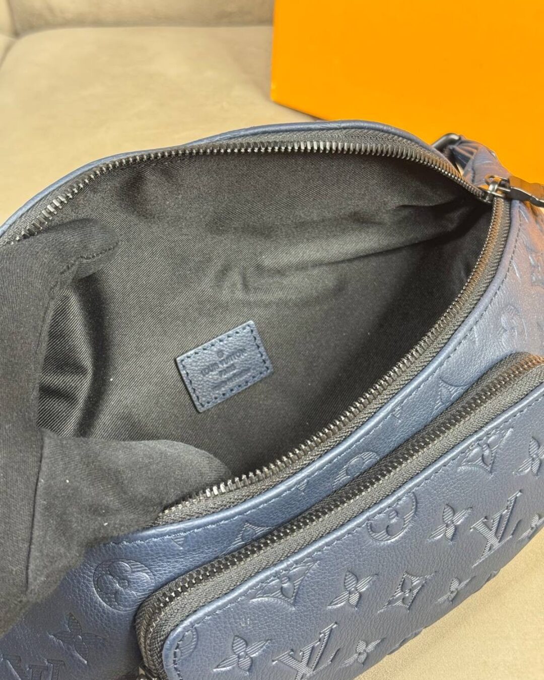 Сумка Louis Vuitton Rush