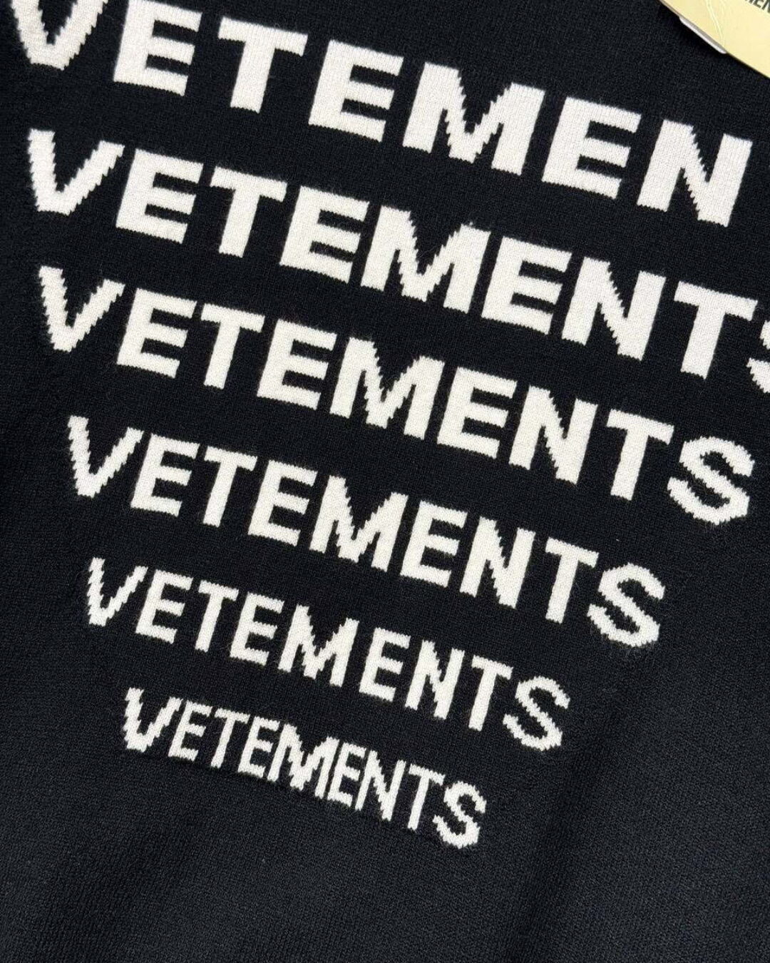 Свитер Vetements