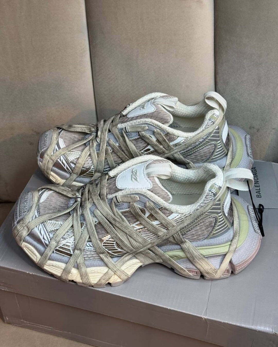 Кроссовки Balenciaga 3XL Extreme Lace Trainers Light Beige