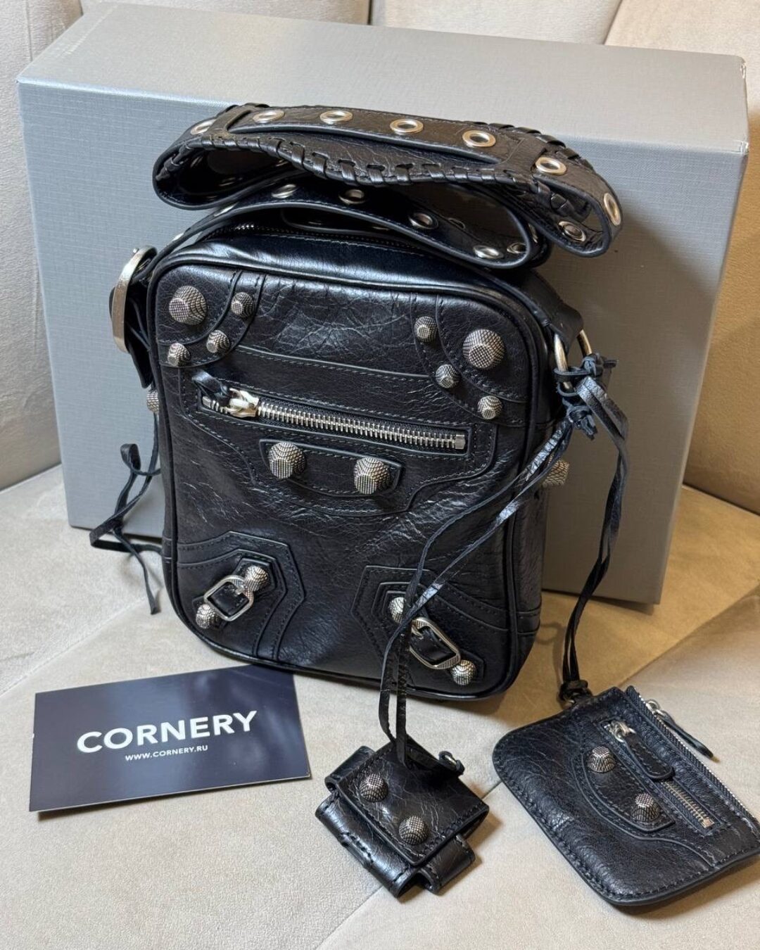 Сумка Balenciaga Le Cagole Crossbody