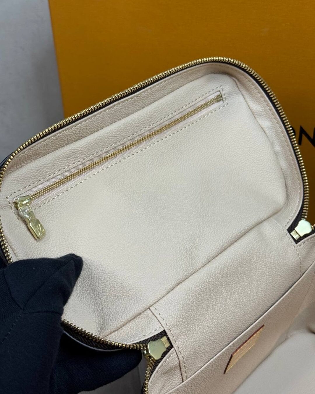 Несессер Louis Vuitton